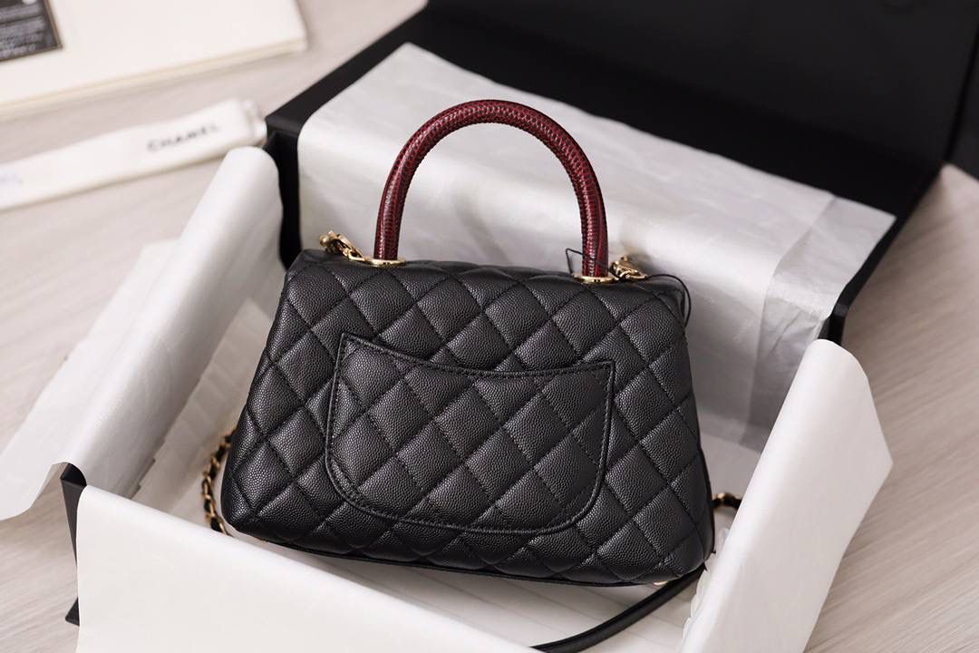 coco handle小号黑荔枝纹配枣红蜥蜴皮，和CF一个渠道的尾单货，拿过的都不用多介绍啦！❤️‍🔥❤️‍🔥 尺寸:14 X 24 X 10cm