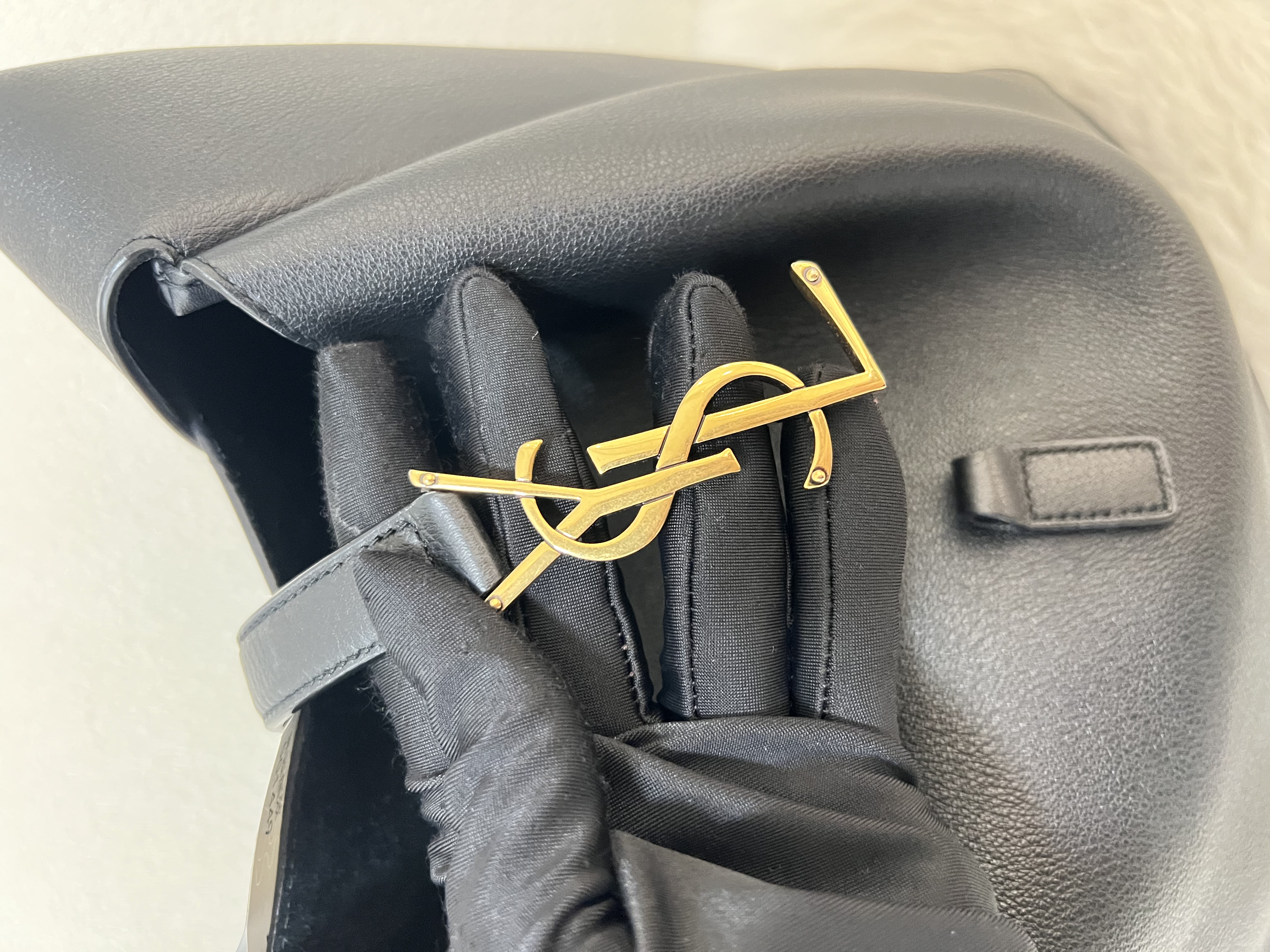 Pre-owned Saint Laurent Le 5 à 7 Supple Large Leather Shoulder Bag/ Product Code: 26022007