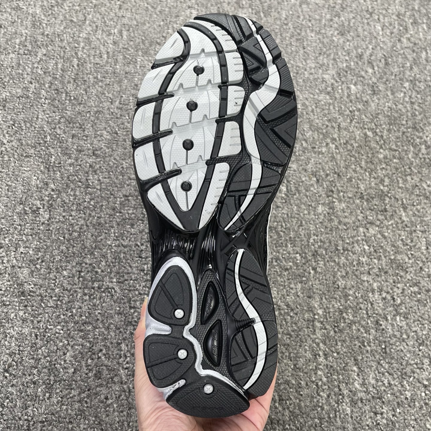 Saucony ProGrid Omni 9