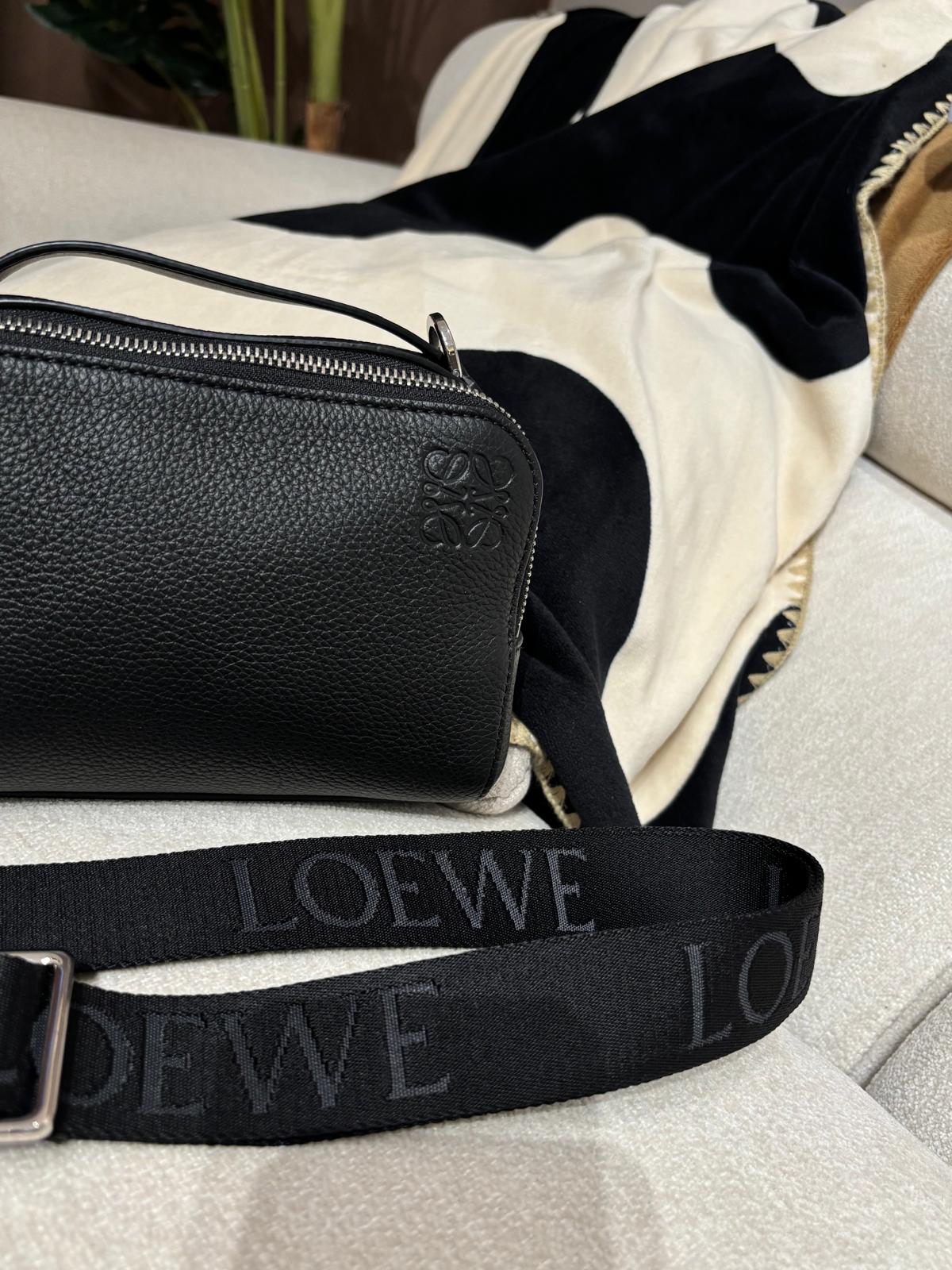 Loewe camera bag calfskin 100%Authentic, 98%new ✅strap✅Dust bag