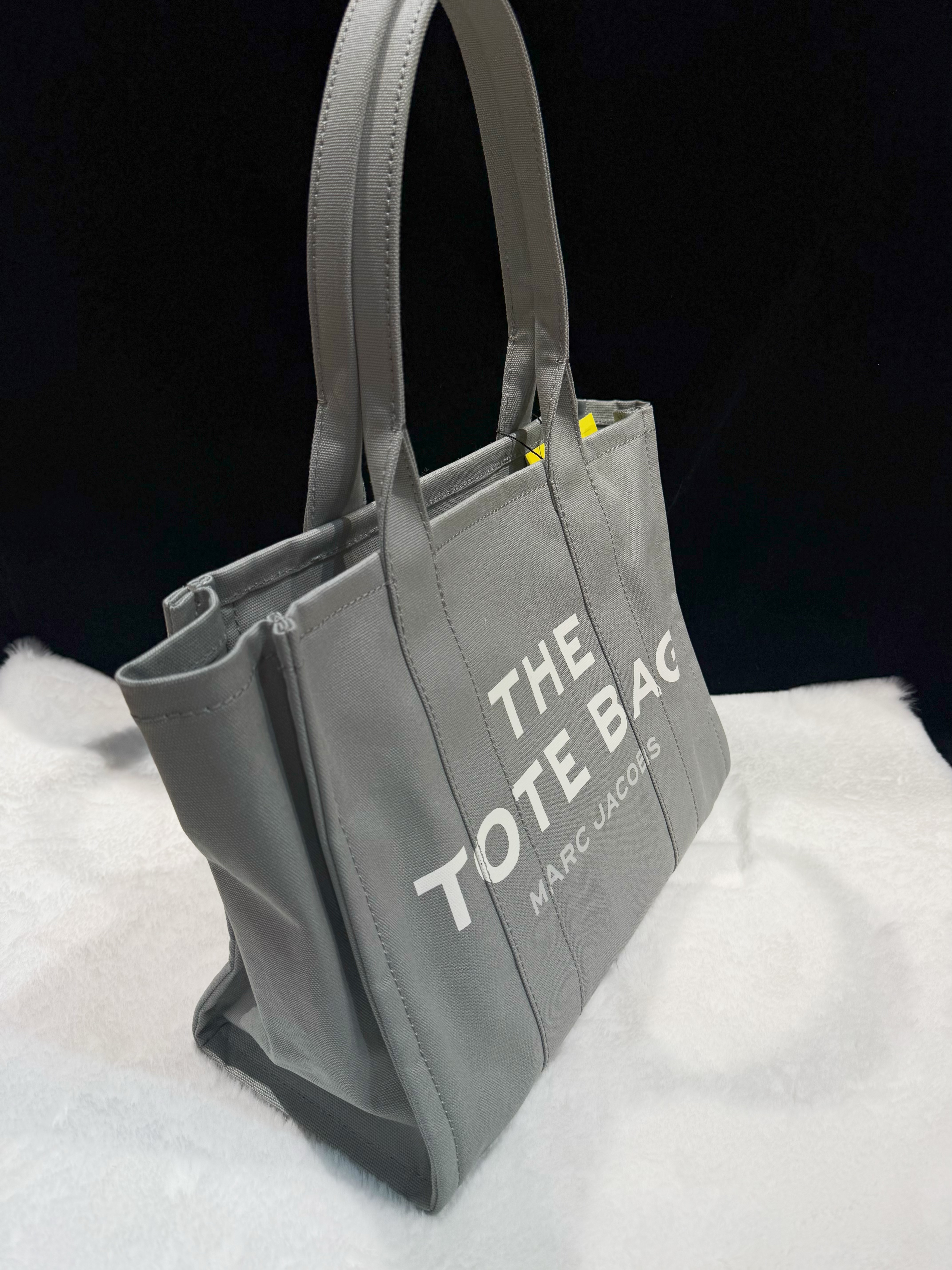 Marc jacobs traveler large tote grey