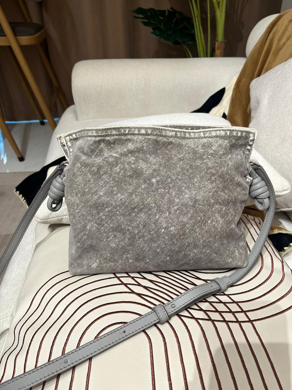 Loewe flamenco Clutch mini grey denim 特別版洗水牛仔布 100%Authentic, 95%New ✅Gift Receipt ✅Dust bag