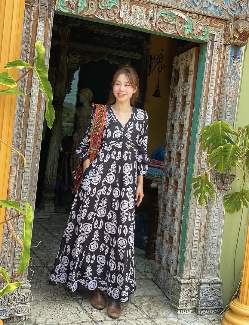 泰國名牌CHEVA - 黑色配白印花對V領燈籠袖連身裙