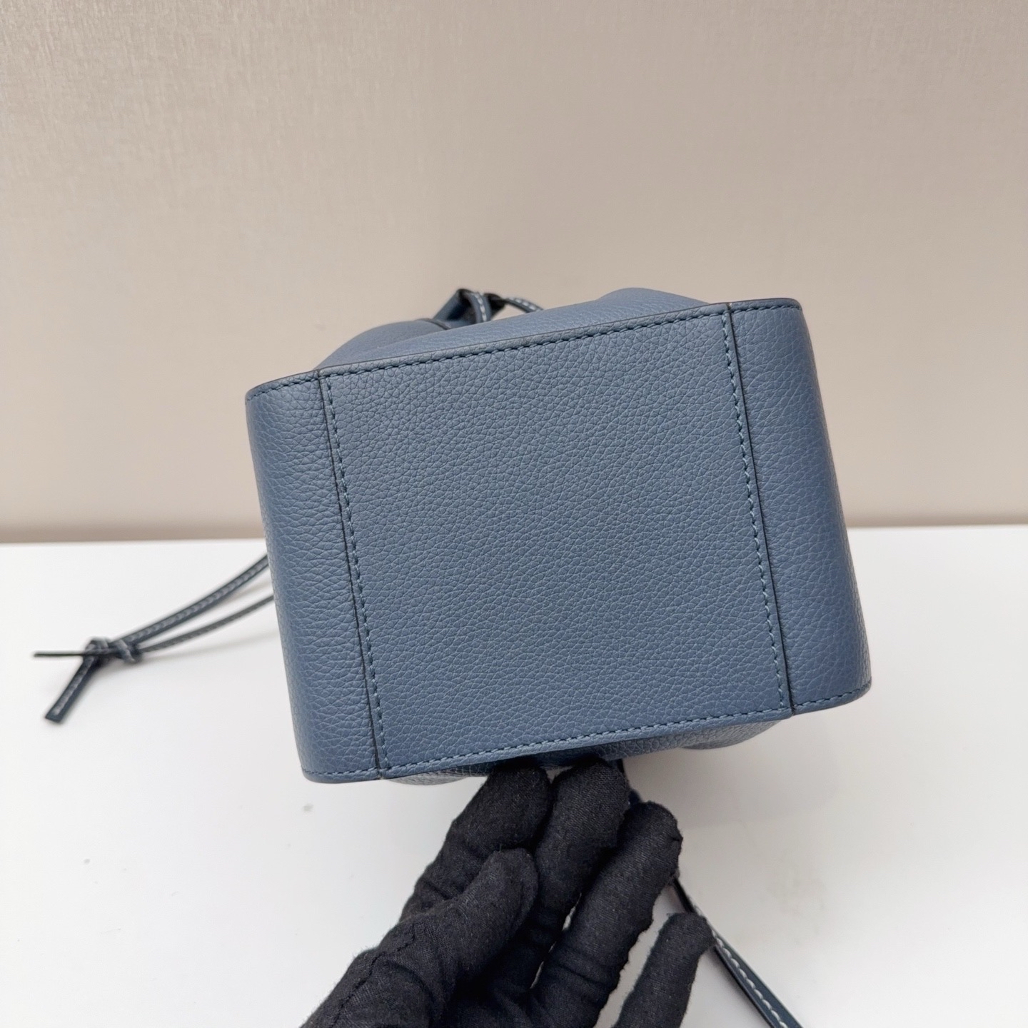 【預訂貨品】LOEWE藍色荔枝牛皮hammock