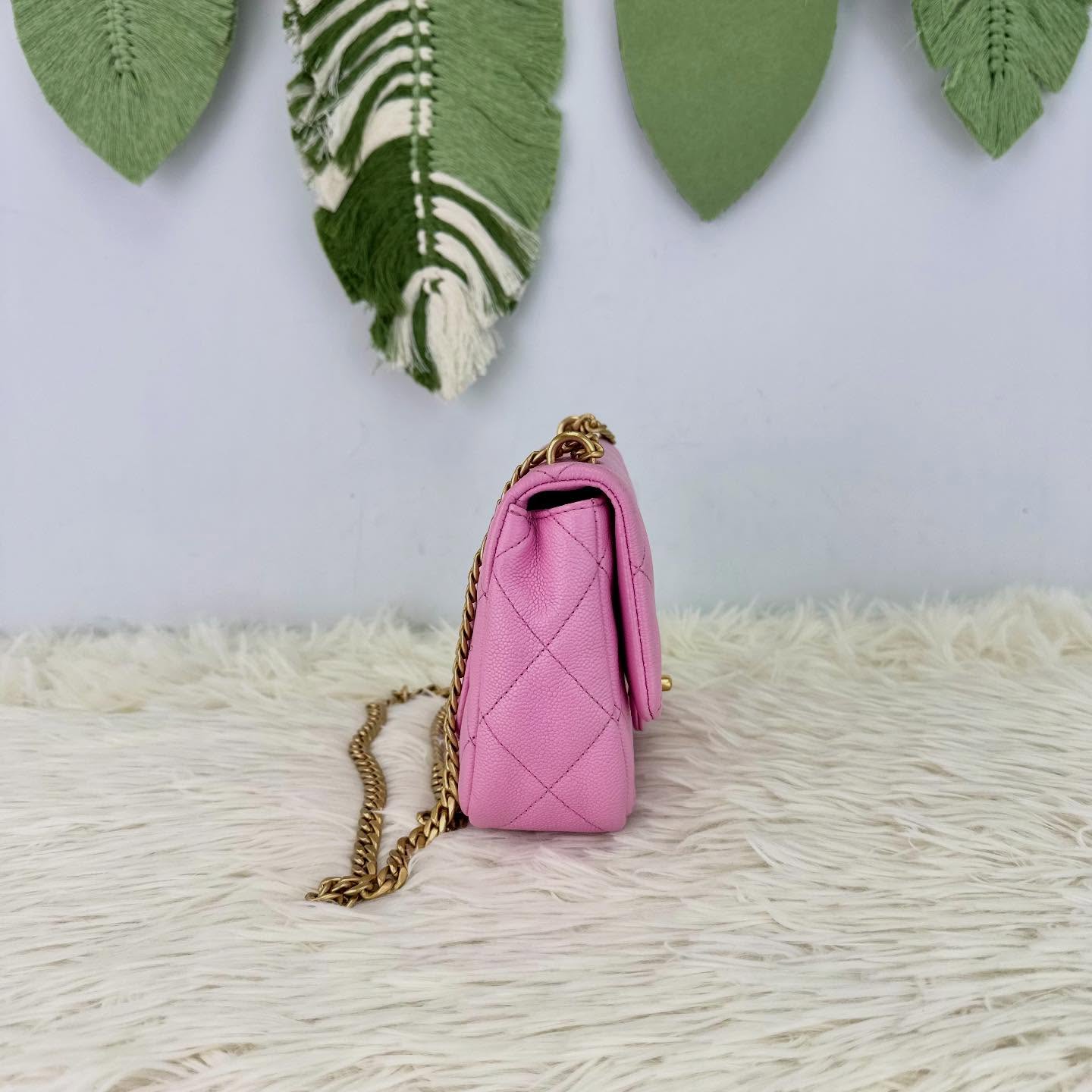 CHANEL 🤍PRE OWNED 23P 粉色愛心調節扣荔枝皮 方胖子🩷