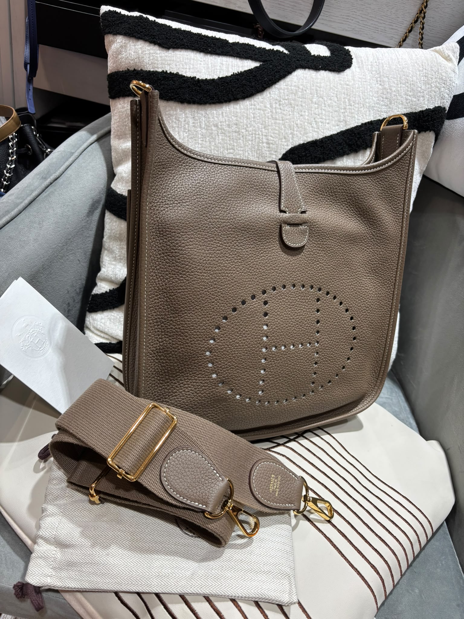 Hermes Evelyne 29 Stamp D Etoupe 大象灰金扣 100%Authentic, 98%New ✅Dust bag✅Box