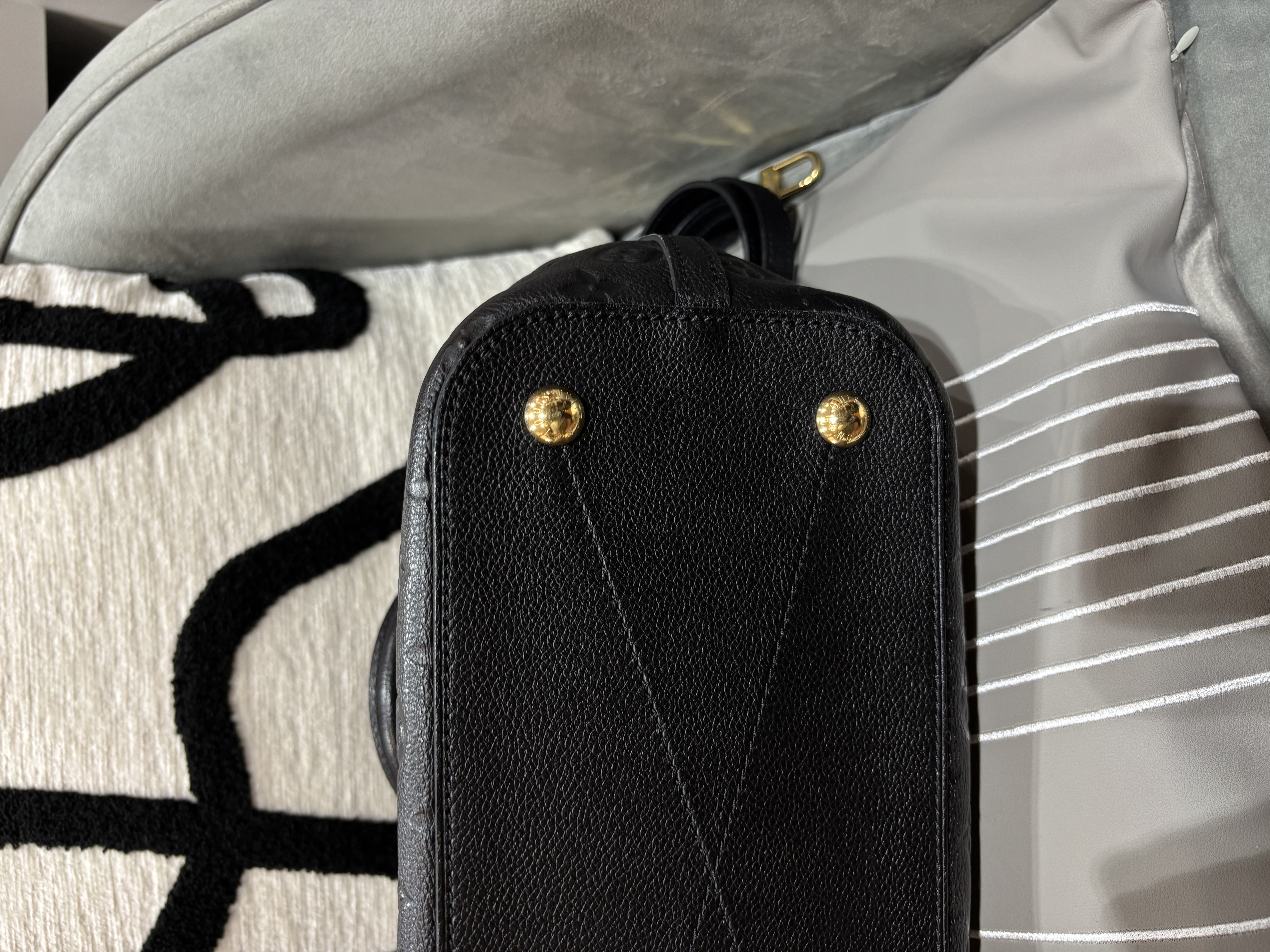 Lv Mazarine MM Black 黑色壓紋牛皮Monogram Empreinte  Bag,100%Authentic,98%new✅strap ✅dust bag 