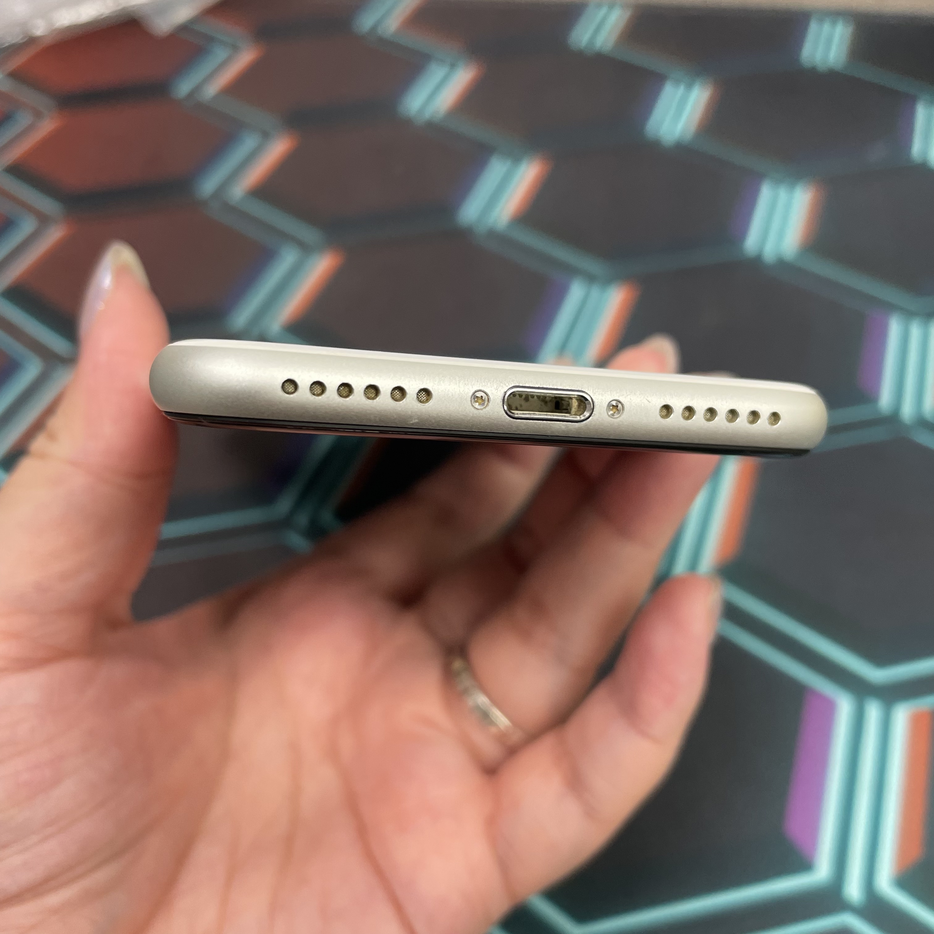 *7069 SE 2 完美機 128GB 電78 白色 white