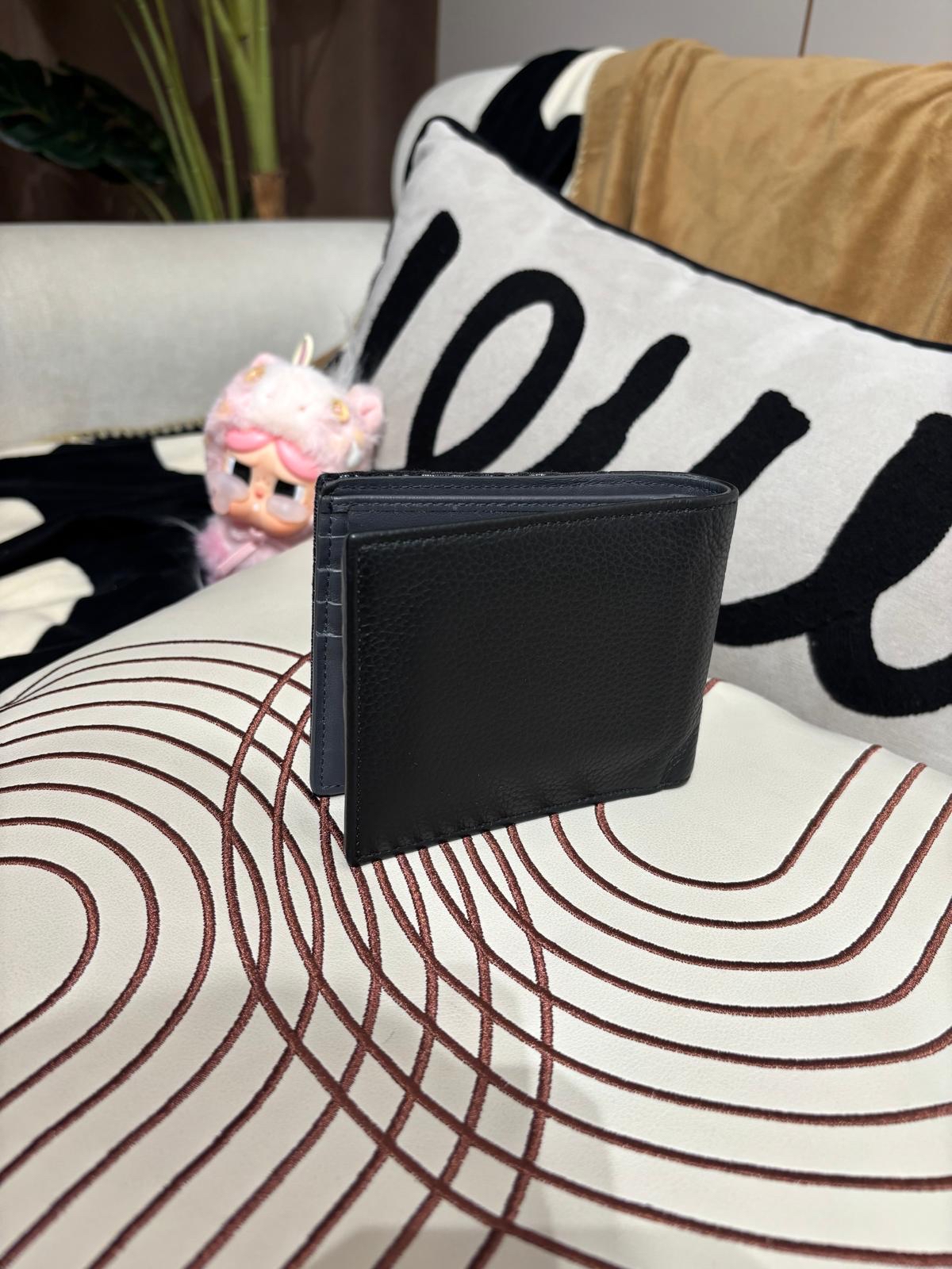 Dior Short Wallet 100%Authentic, 95%New