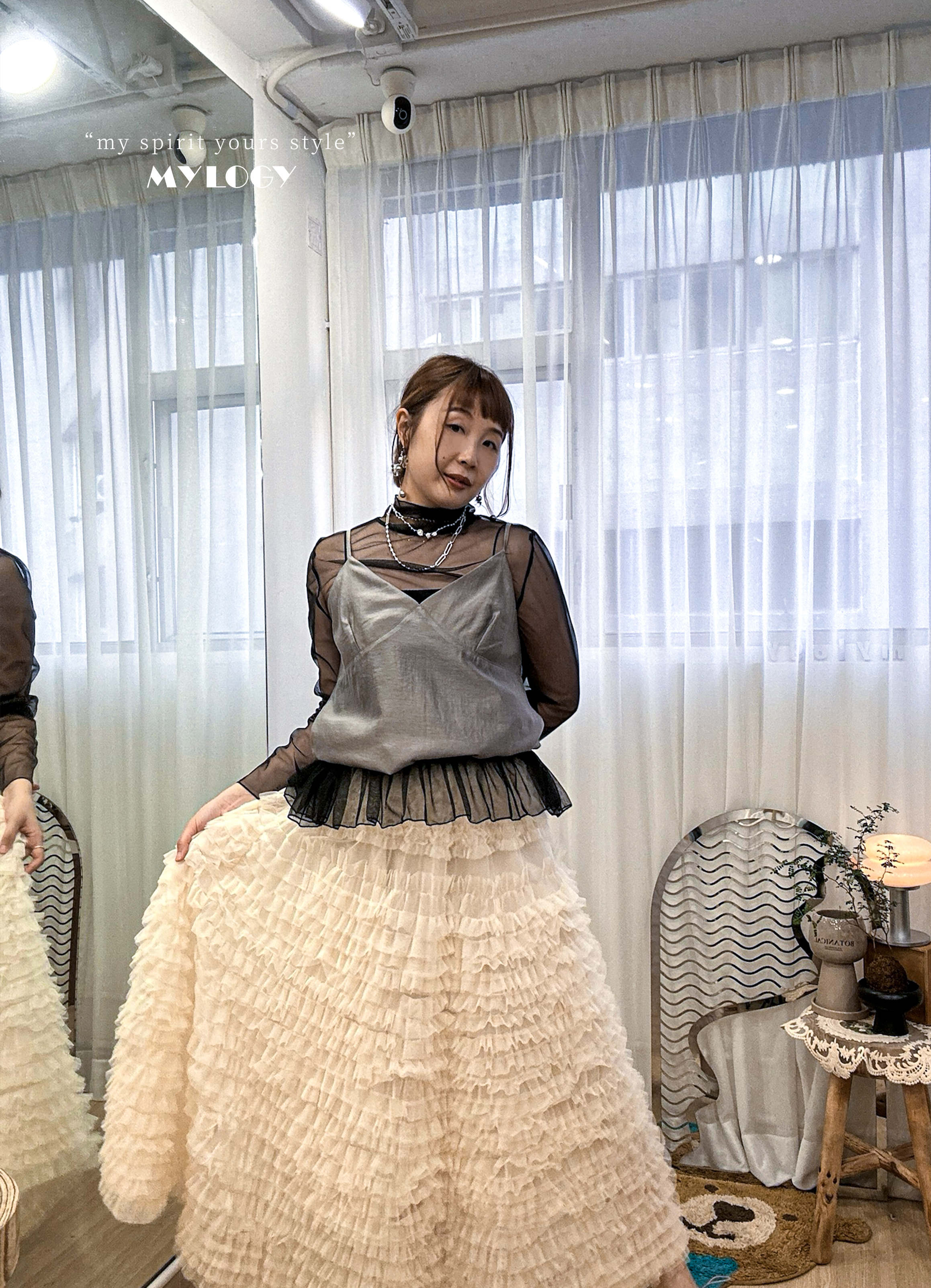 造型輕盈呼吸術～高領薄紗裙擺罩衫 NK0002