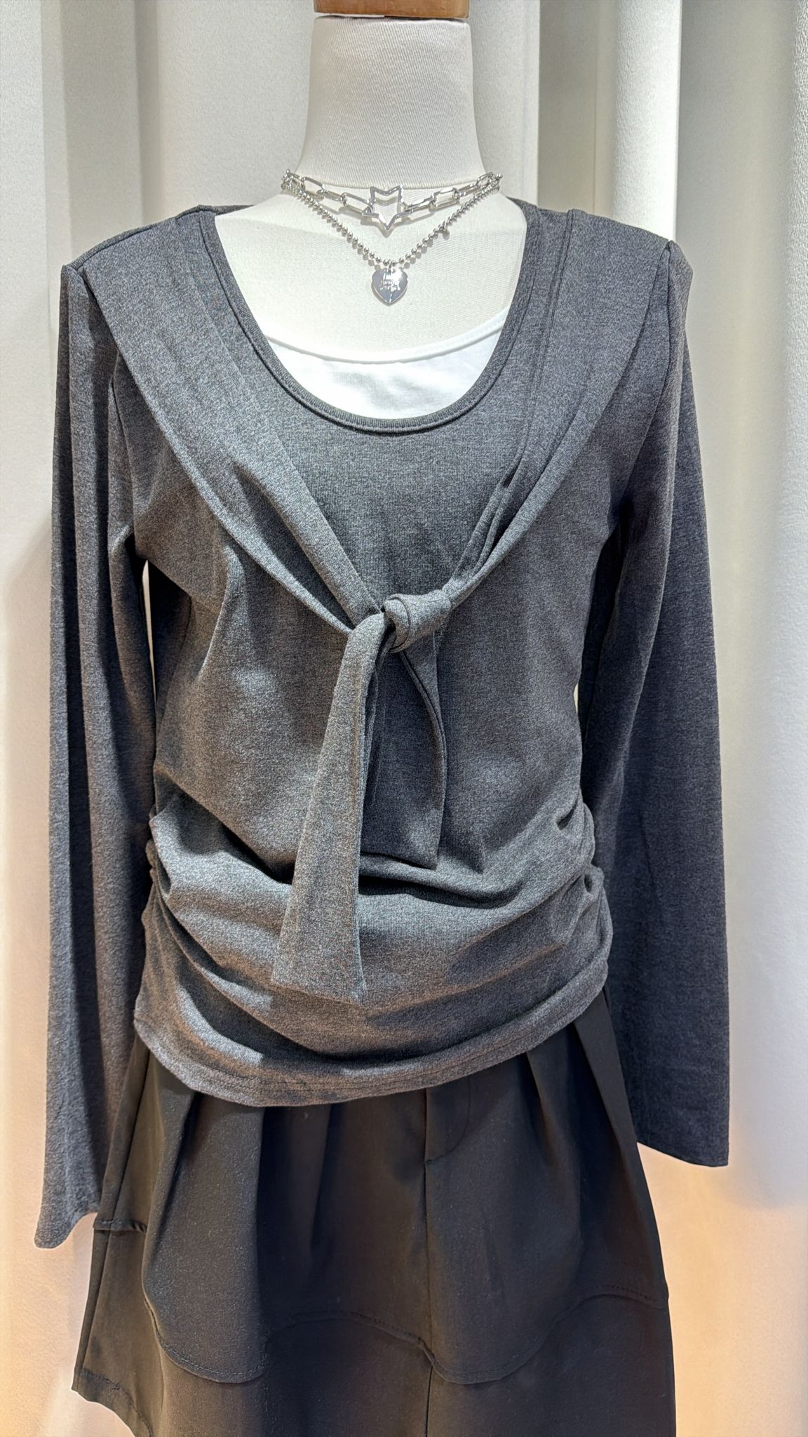 灰色打結長袖上衣