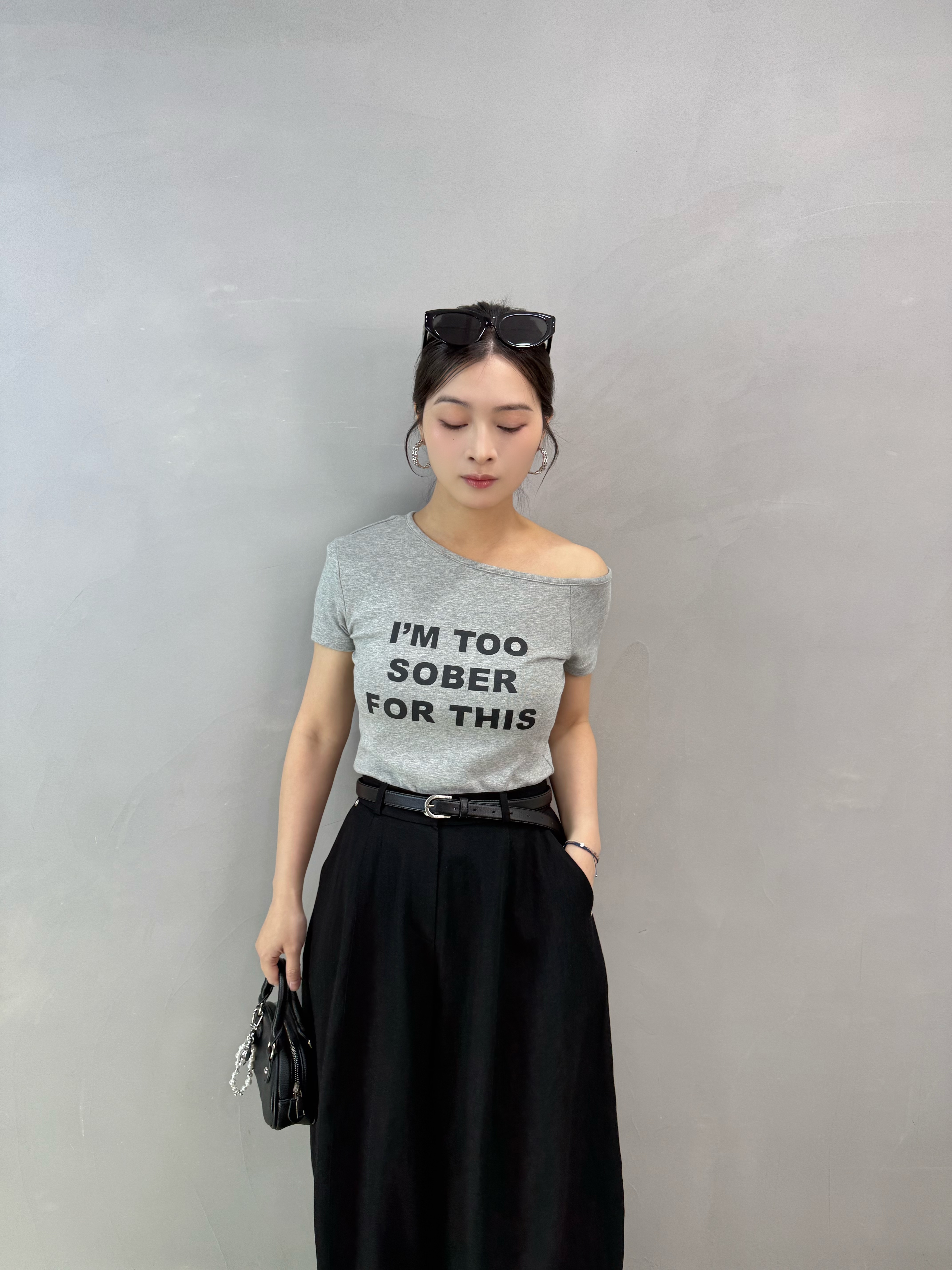 T68 斜領英文字短tee