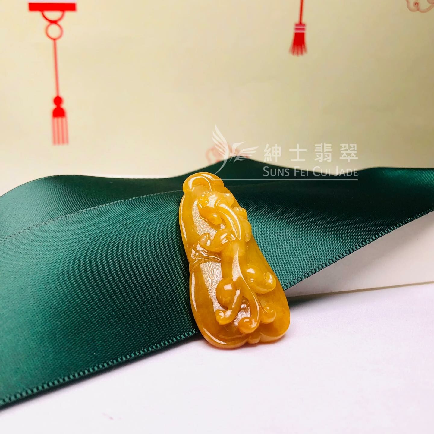 滿色翡玉螭龍吊墜