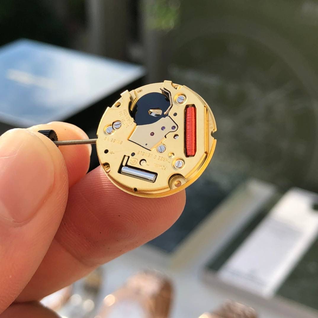 防眩光处理蓝宝石水晶 表壳套和表带均为316L精钢镀18k玫瑰金 瑞士进口石英机芯 组件这些看得明明白白 表壳套 底盖 表盘 防水胶圈等等 拆解看得细节，明明白白‼️💯😎