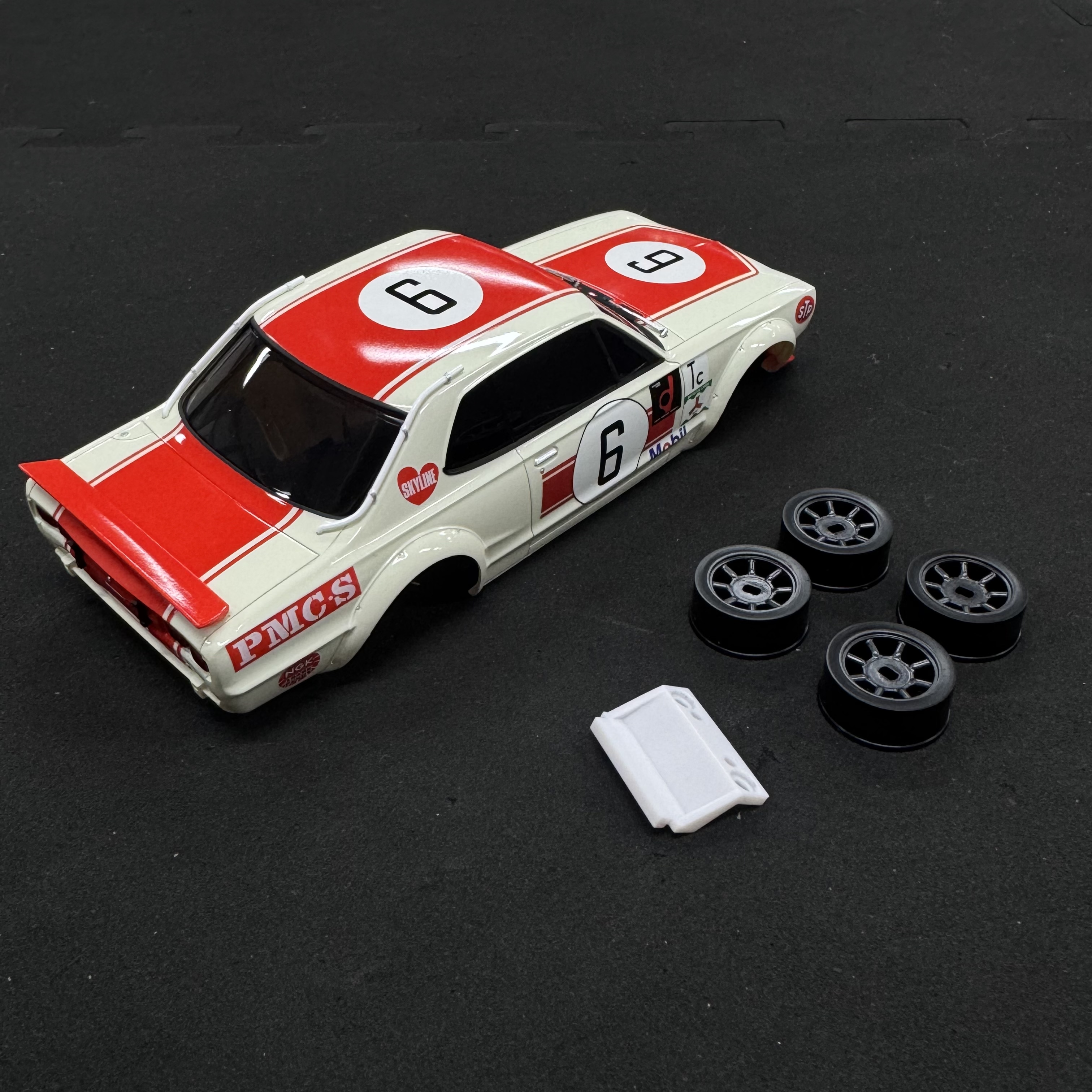 NISSAN SKYLINE NISMO 2000GT-R (KPCG10) No. 6 Red 