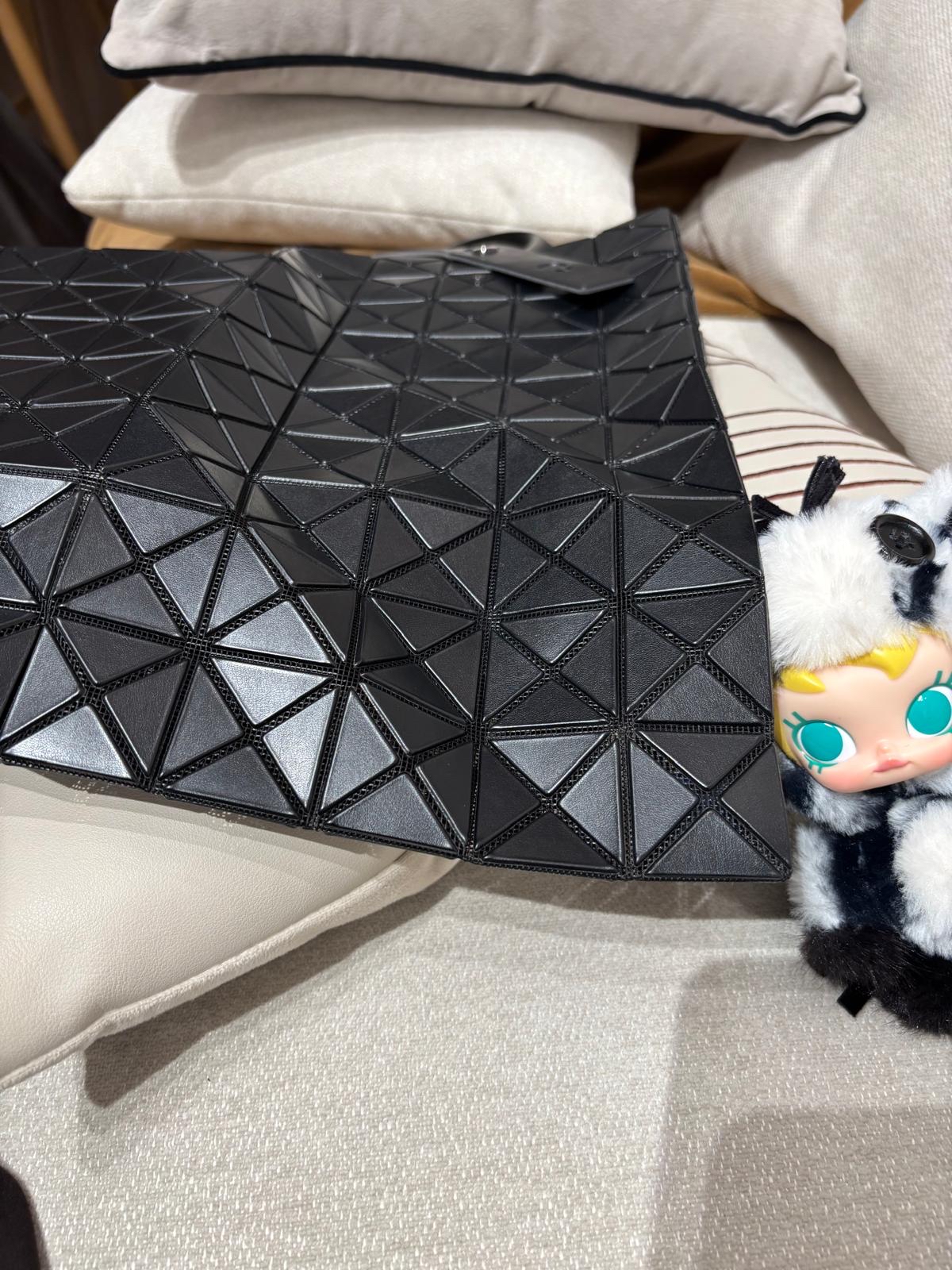 Issey Miyake Bao Bao Tote Bag 啞黑色 100%Authentic, 98%New ✅ certificate✅Dust bag