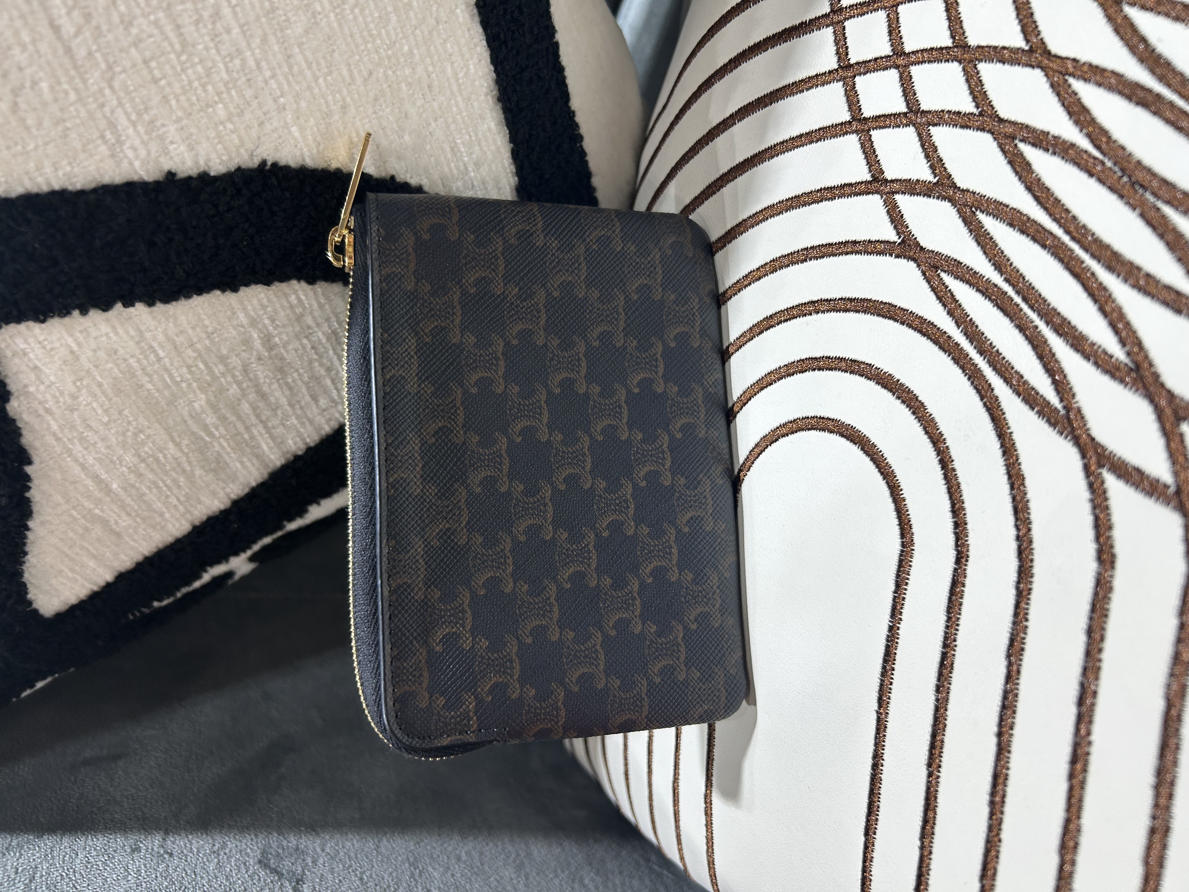 Celine Triomphe coins bag zip wallet 100%Authentic ,95%new