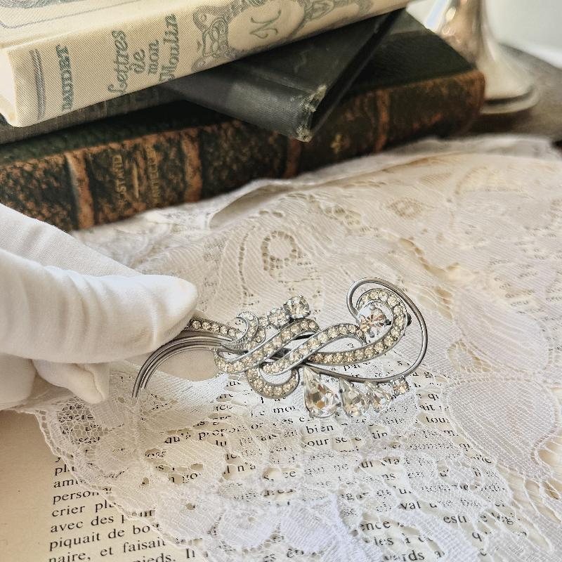 Vintage Mid-Century Czechoslovakian Scrollwork Rhinestone Brooch / Vintage Bridal Brooch (MW243)