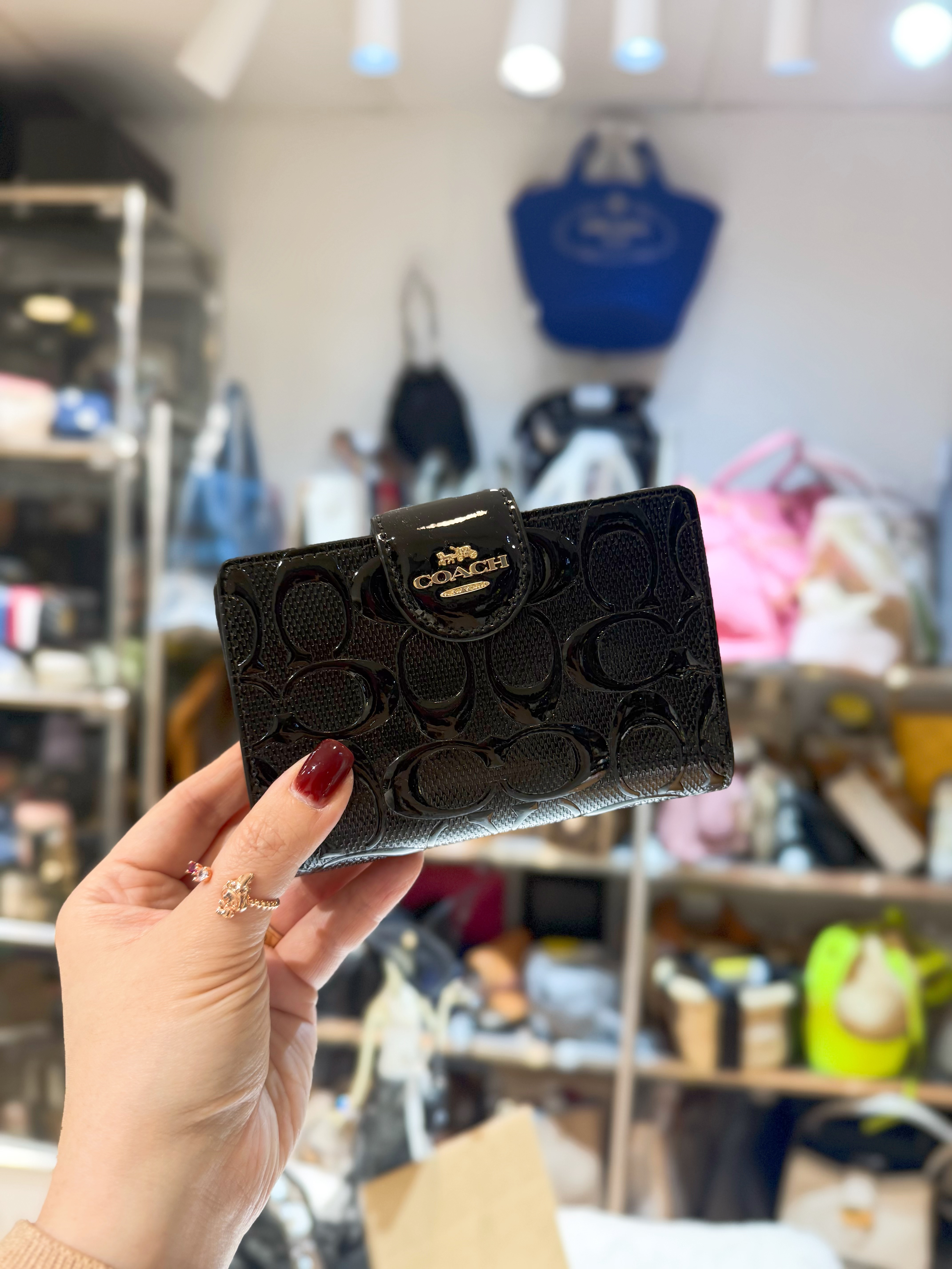 Coach medium wallet pat/blk/m