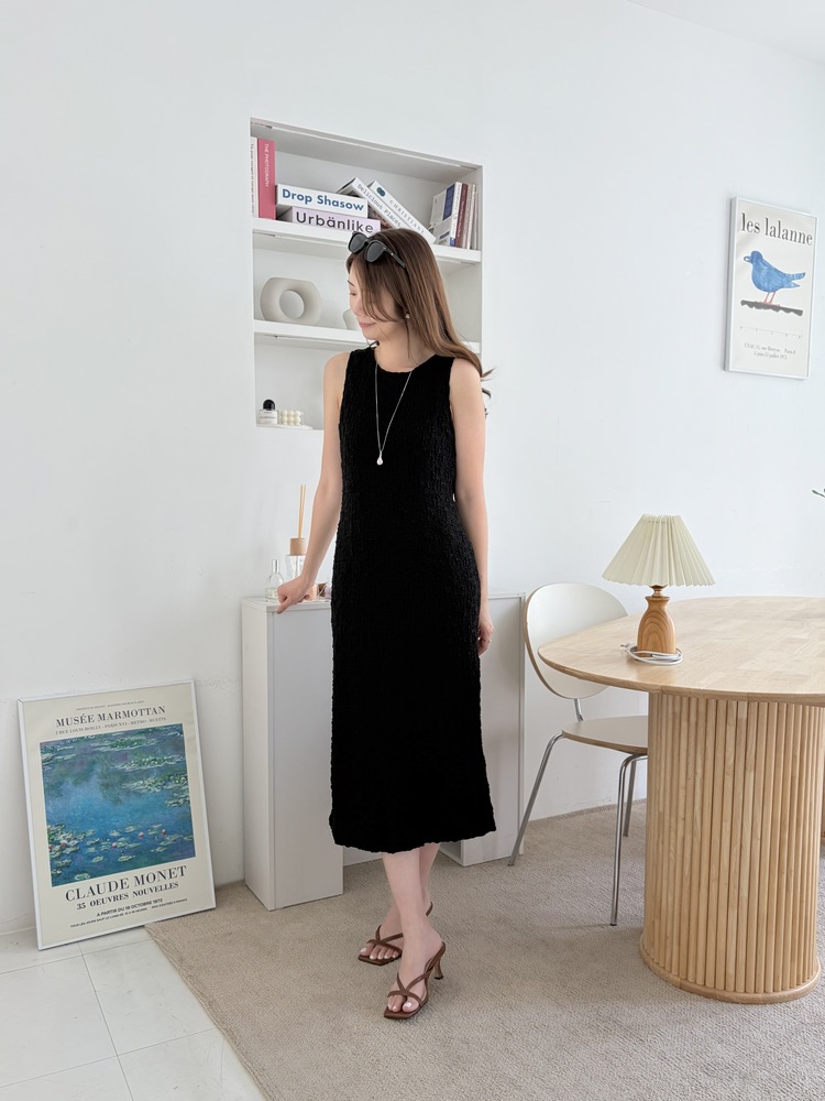 Ruched Slim Dress (Black)