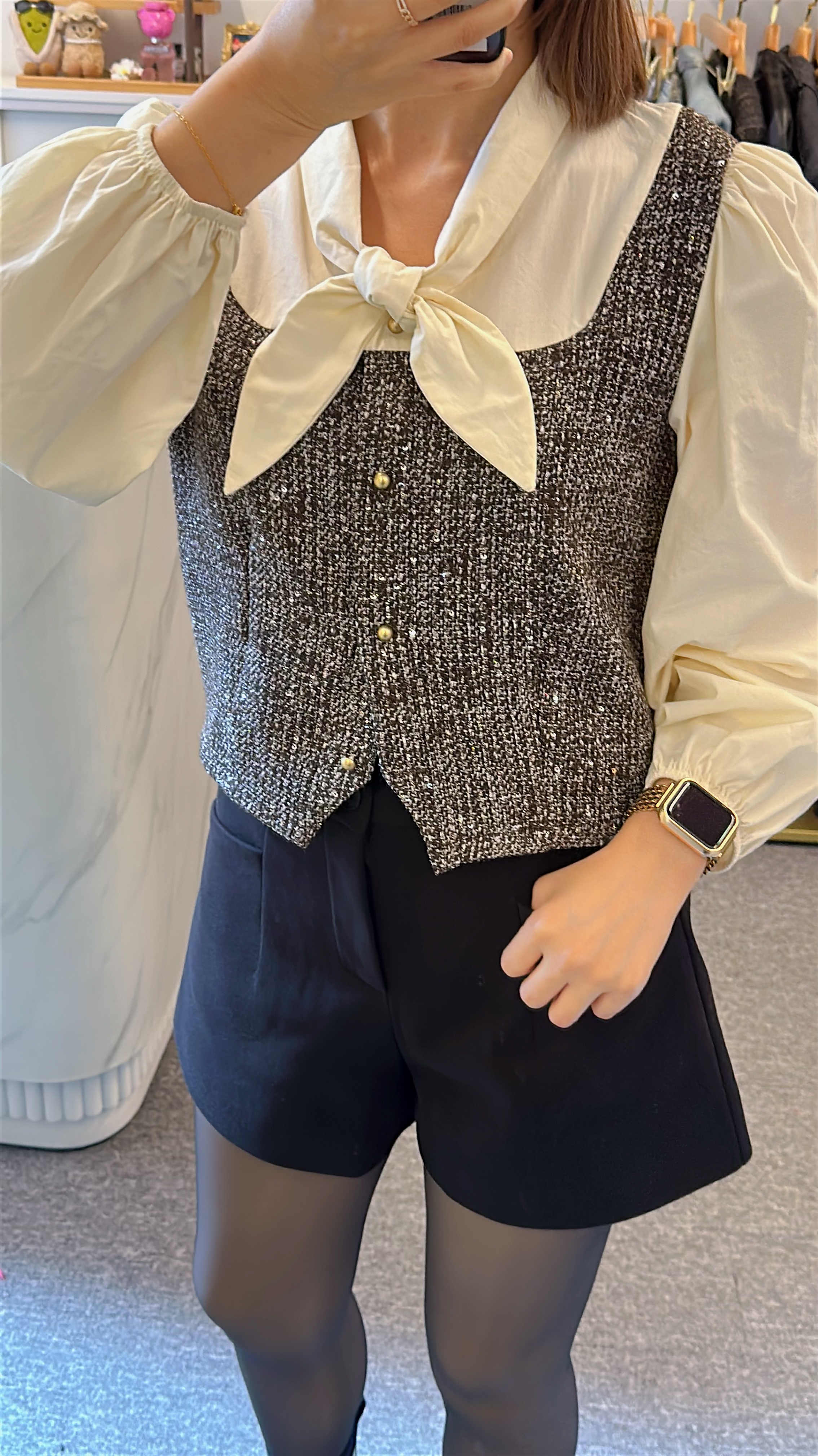 米白色／黑色假兩件V領綁帶長袖襯衫