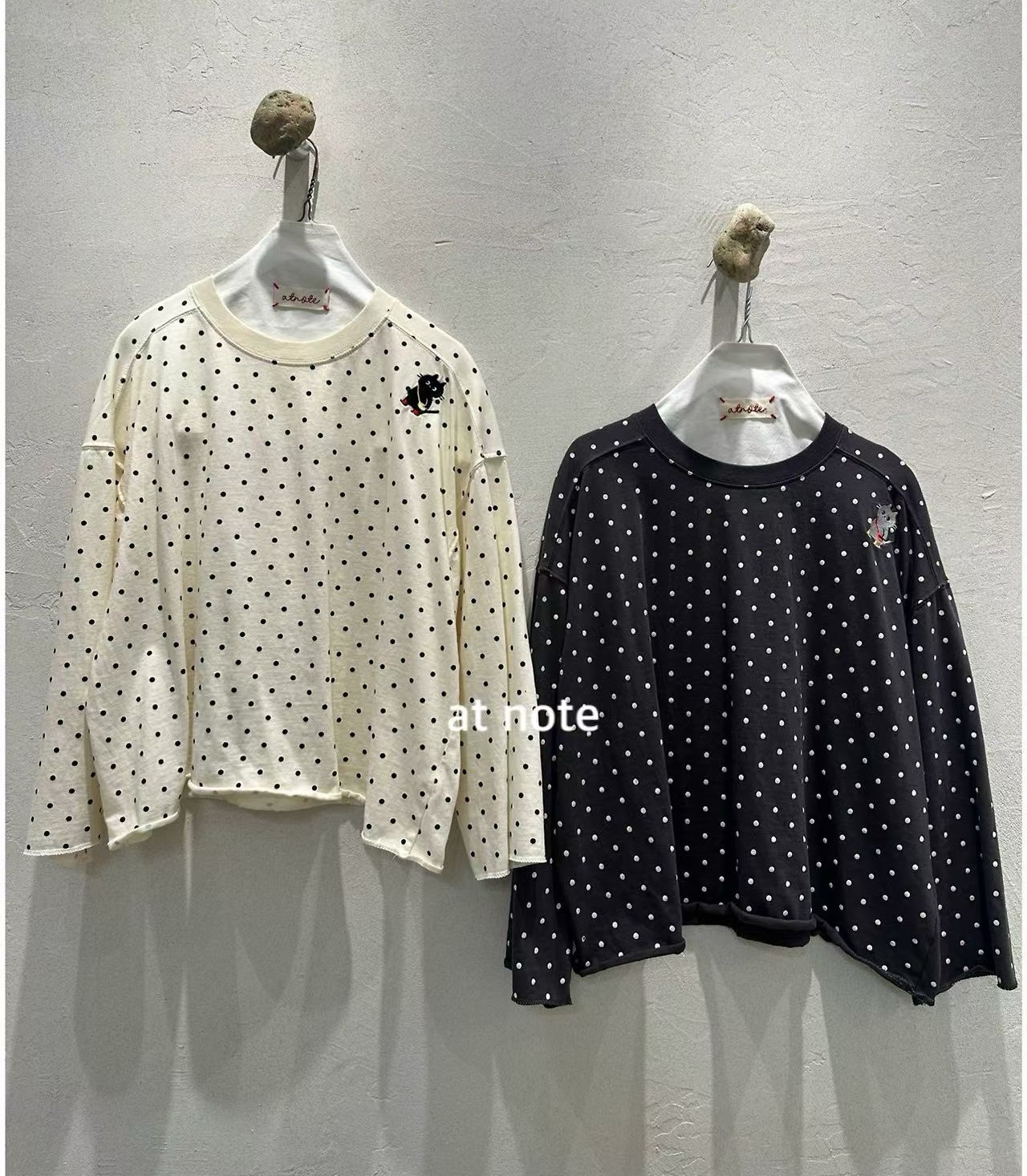 捲邊波點刺繡貓Tee