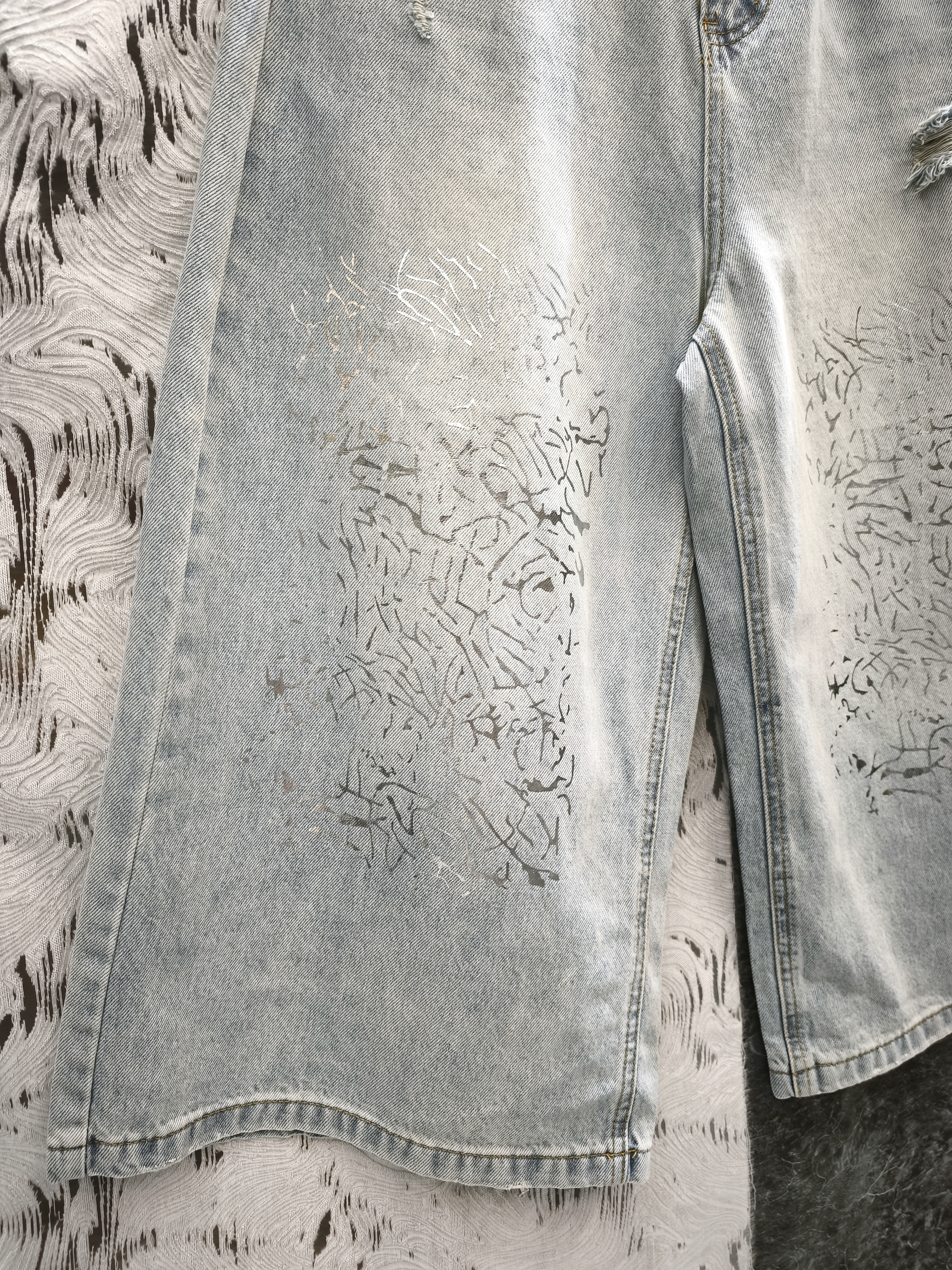 印銀紋八分牛仔褲