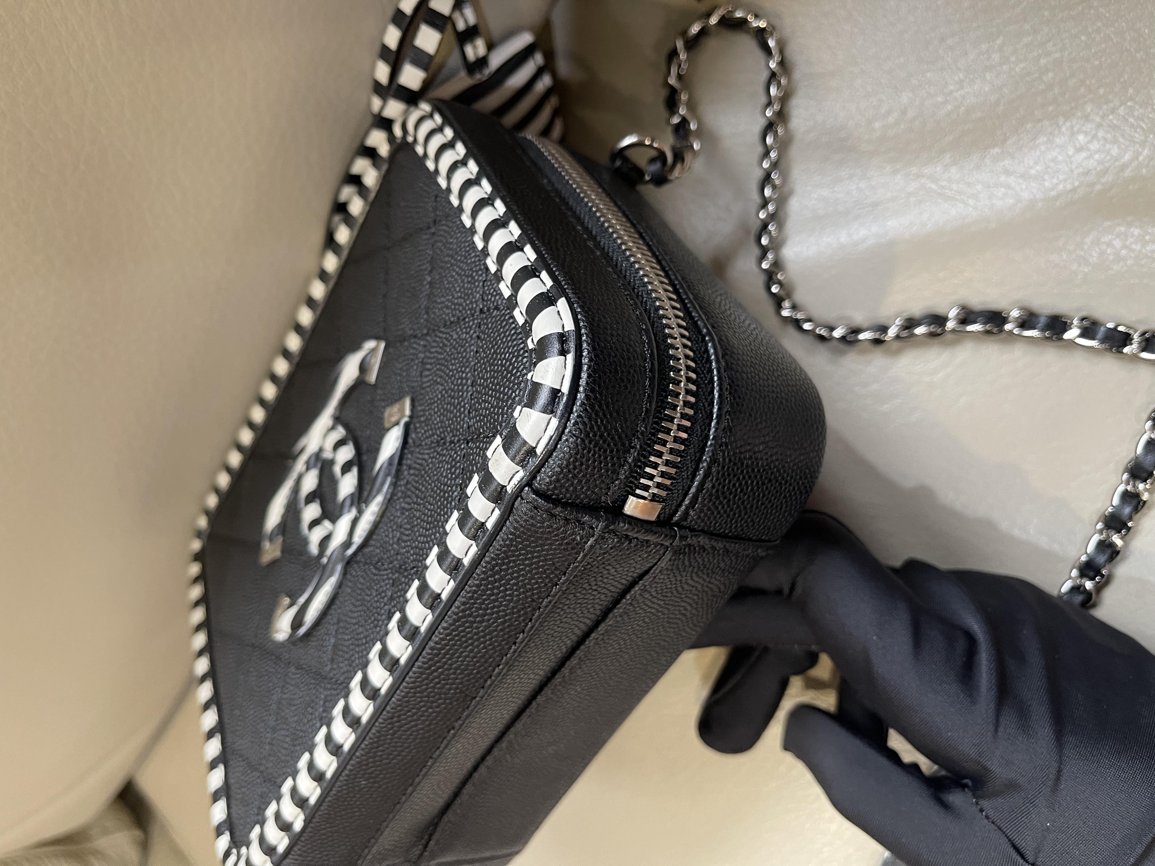 Pre-owned Chanel  Filigree small vanity case