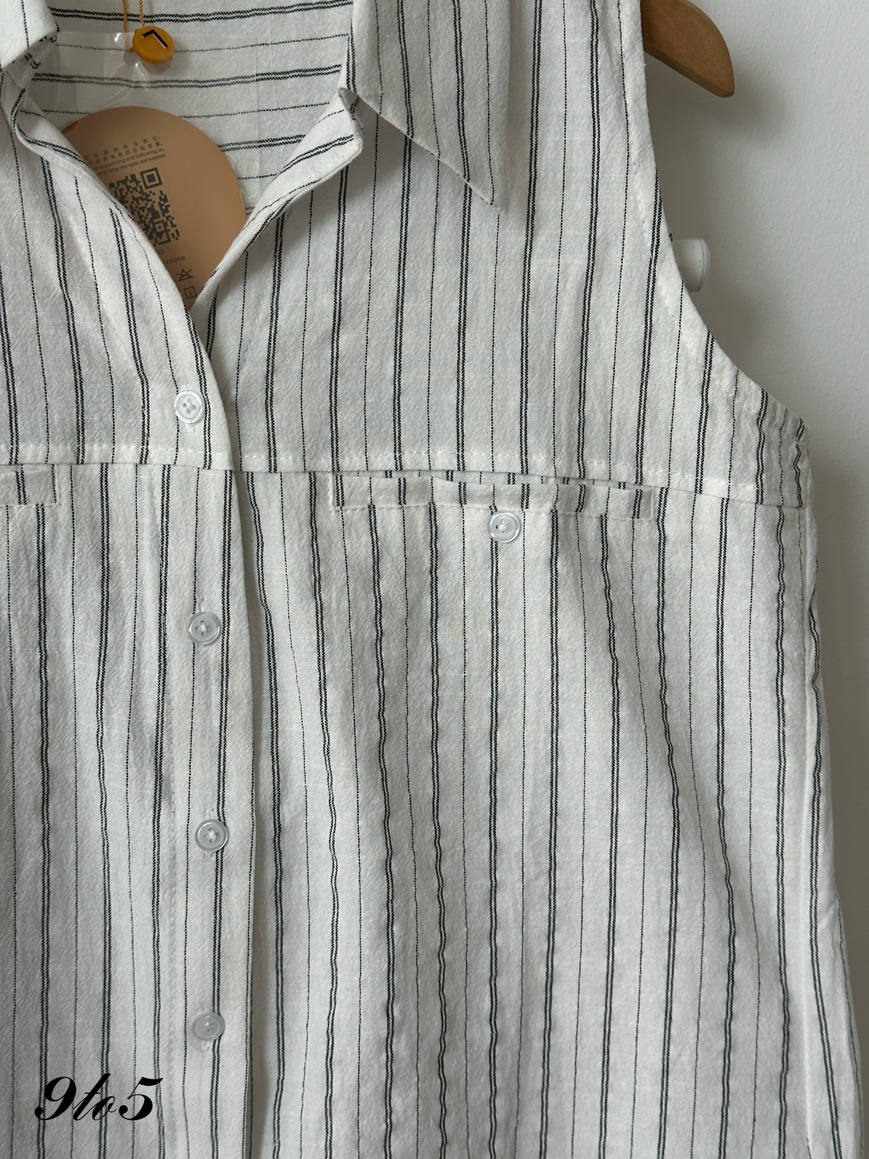 T4385 Sleeveless Stripe Shirt - Black & White