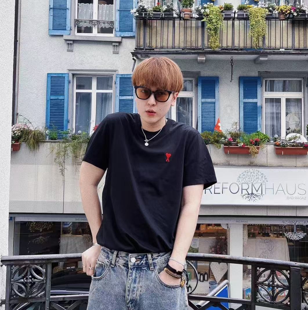 AMI 簡約款小LOGO刺繡短袖Tee 