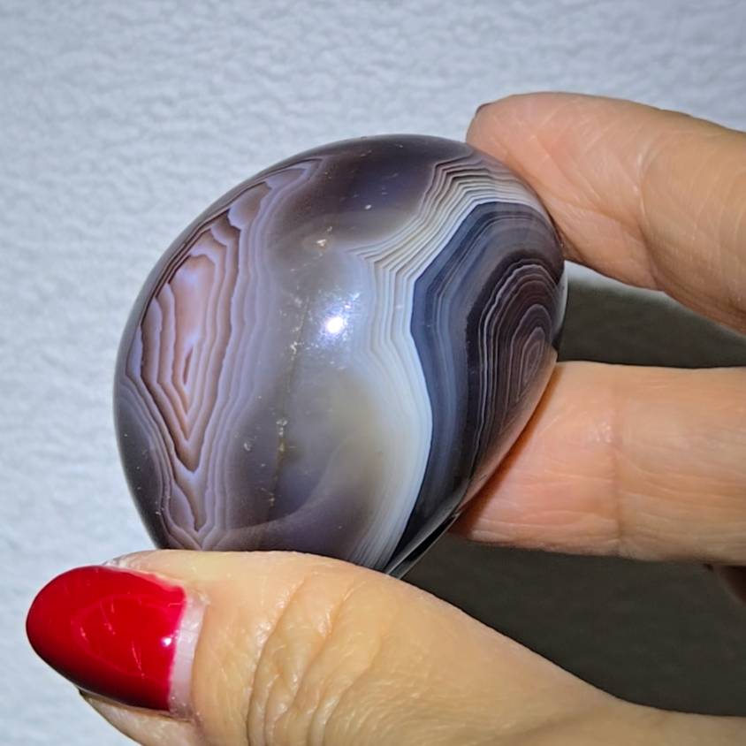 Botswana agate tumble stone with pink banding - AG429