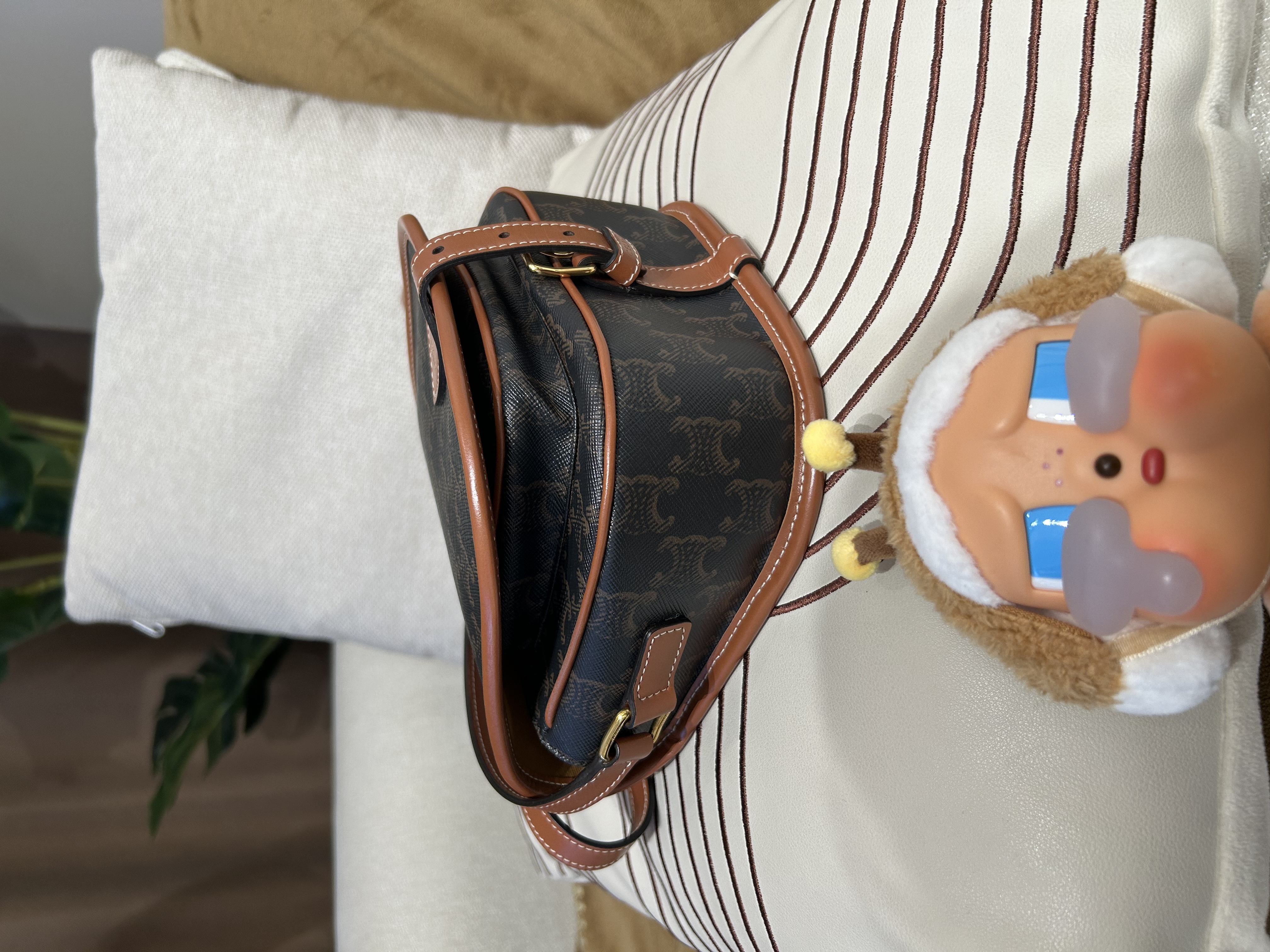 CELINE FOLCO medium Crossbody Bag 100%Authentic, 99%New✅收據✅dust bag