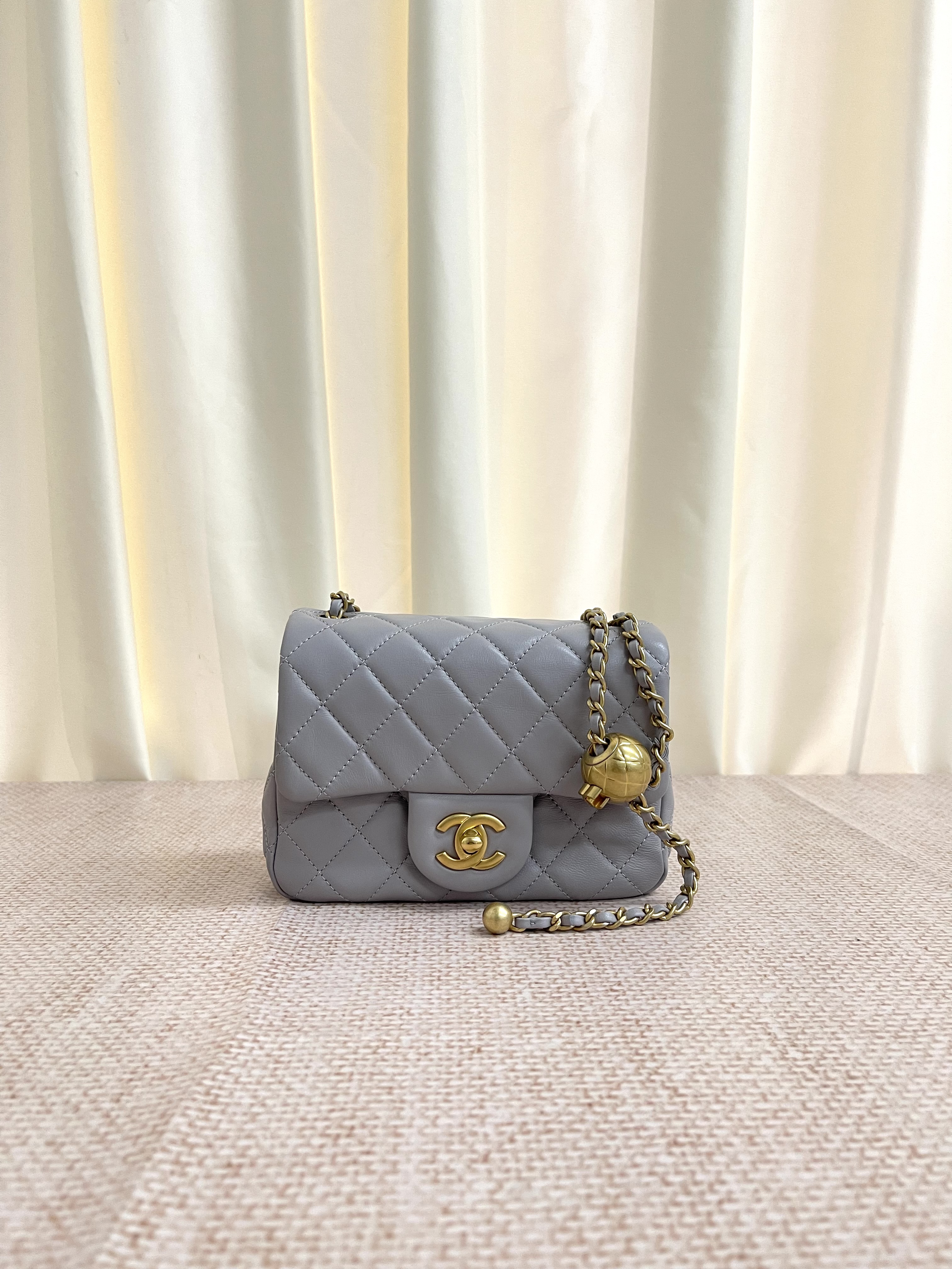 Pre-owned Chanel Square Pearl Crush / Product Code: 26042701
