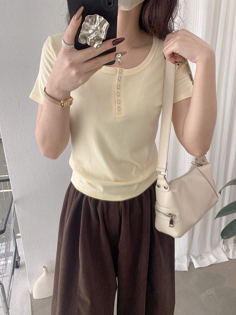 纯色正肩Tee 简约小纽扣设计