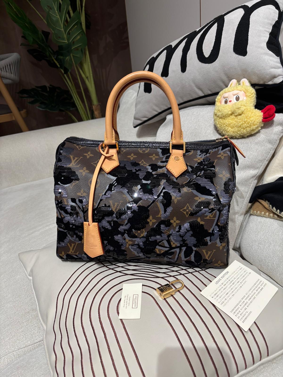 Lv speedy 30 Fleur De Jais Sequin 限量款 100%Authentic,98%new  ✅鎖，鎖匙✅塵袋