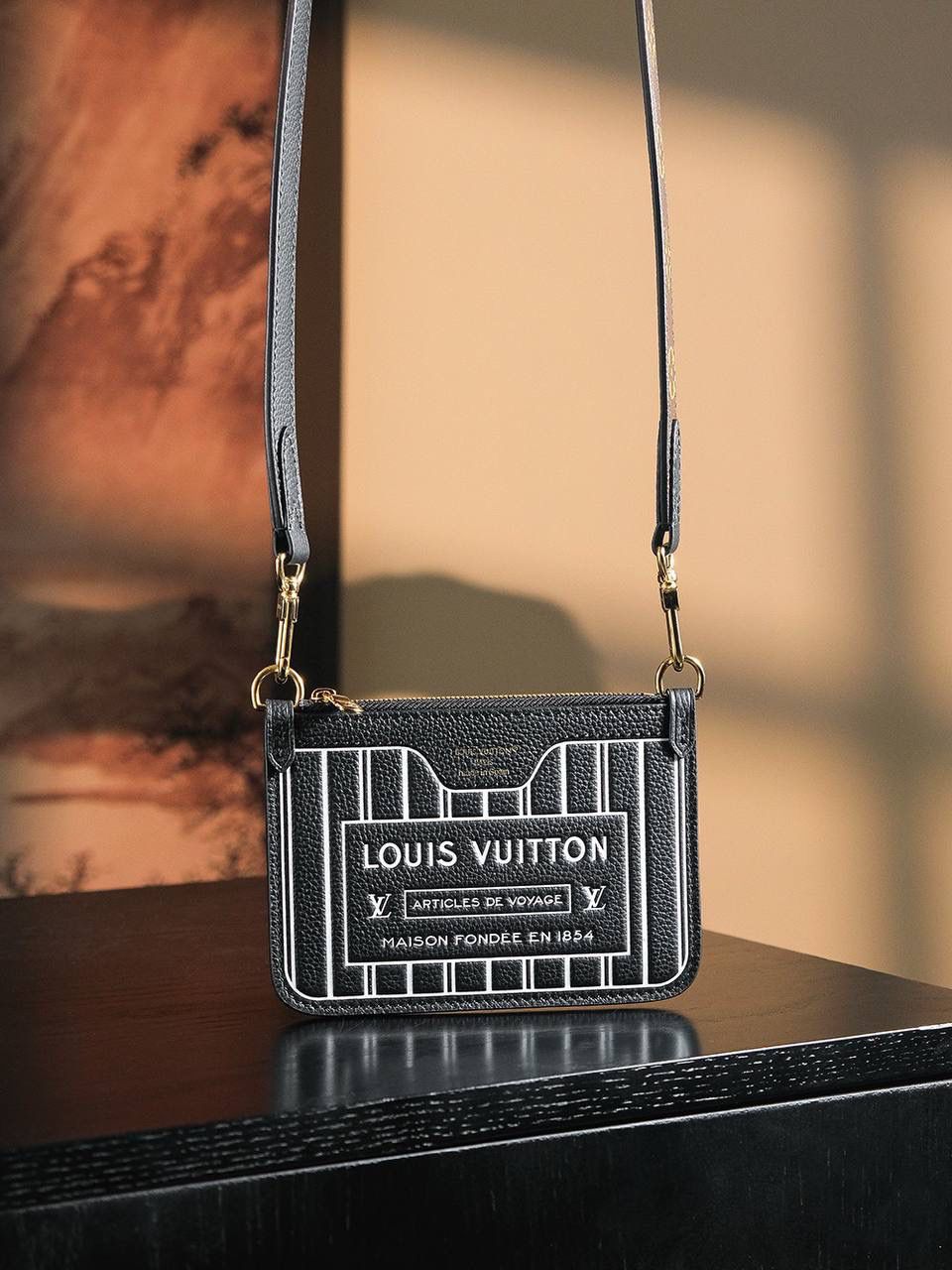 𝐍𝐄𝐕𝐄𝐑𝐅𝐔𝐋𝐋 𝐈𝐍𝐒𝐈𝐃𝐄 𝐁𝐁芯片菱形跳动码系列👜✨ 上市的第一天就处于断货王， 老花经典元素搭配上百搭进口颗粒牛皮，正反两用🔥再次刷新一款热门大爆款，强烈推荐必入的高颜值！上身一秒爱上，实用性超强，颜值还属于耐造耐看百搭，史上最实用且高颜值的爆款之王！ 五金材质：厚镀纯钢五金 皮料材质：法国原厂皮面料【芯片版】 尺寸详情：𝟏𝟔.𝟓*𝟏𝟏*𝟐𝟔.𝟓𝐜𝐦