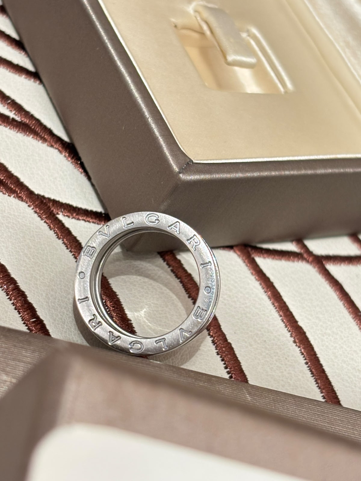 Bvlgari B Zero Ring 750 18K 白金戒指 Size: 50 100%Authentic,98%New ✅2021年證書✅Box