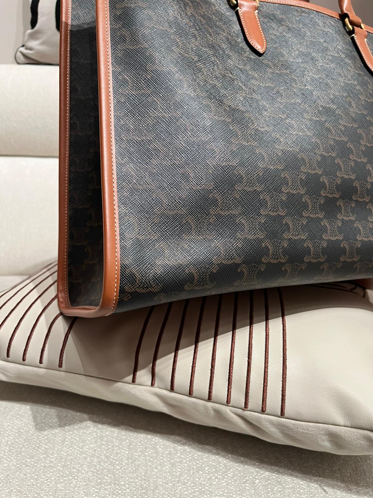 Celine horizontal cabas Triomphe Canvas Tan 100%Authentic, 98%New 