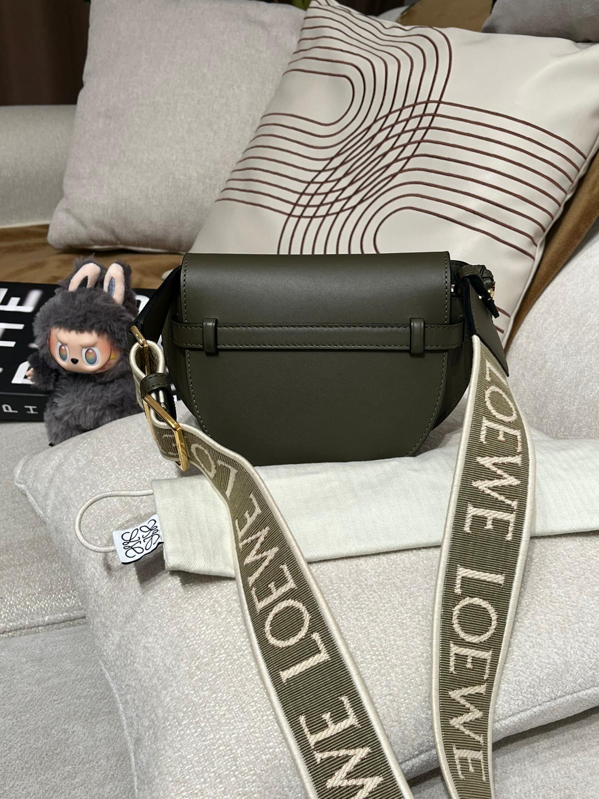 Loewe Mini Gate Calfskin Crossbody Bag 100%Authentic, 95%New ✅Booklet✅Dust bag