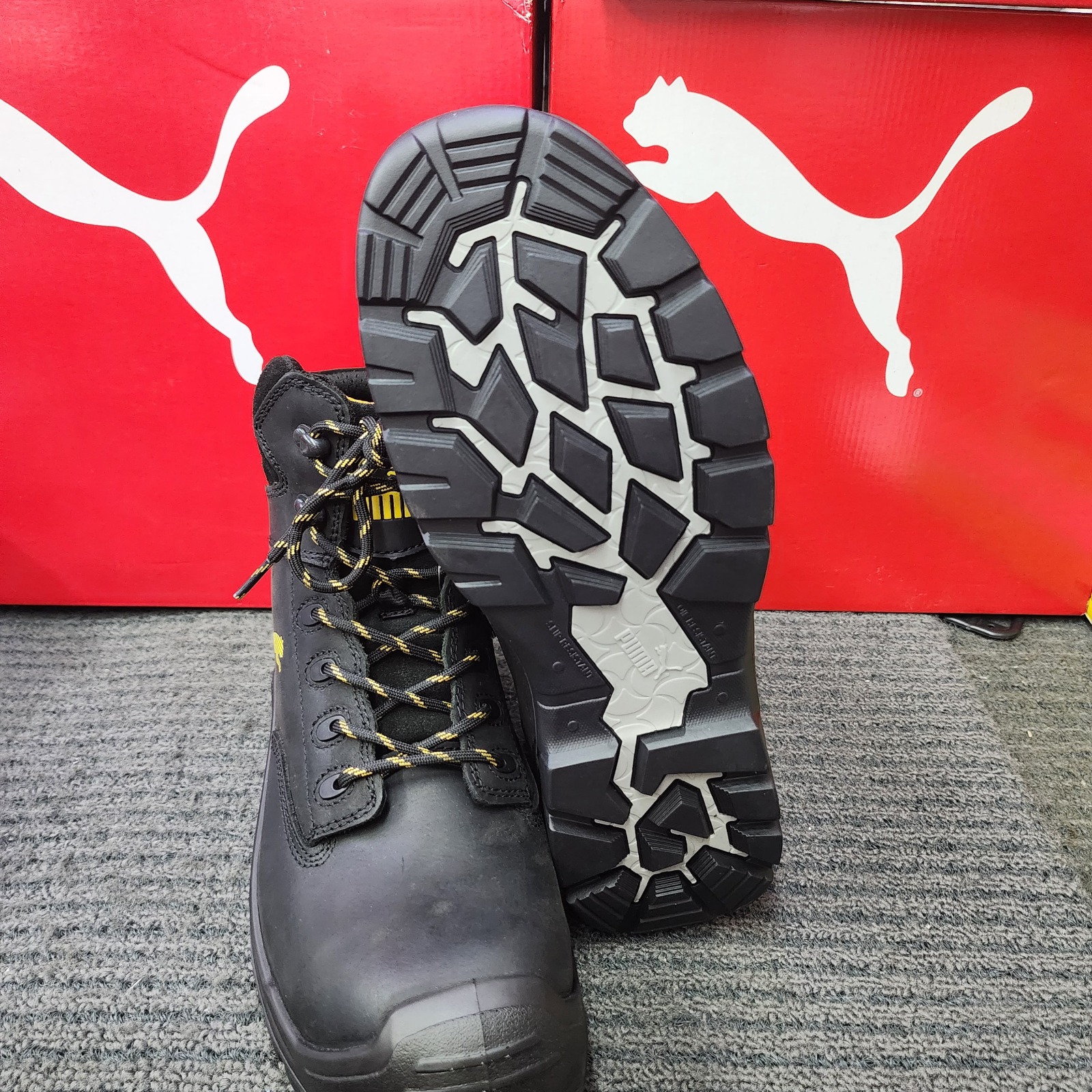 PUMA SAFETY 63.041.1 BORNEO BLACK MID CUT SPORT SAFETY SHOES Black 