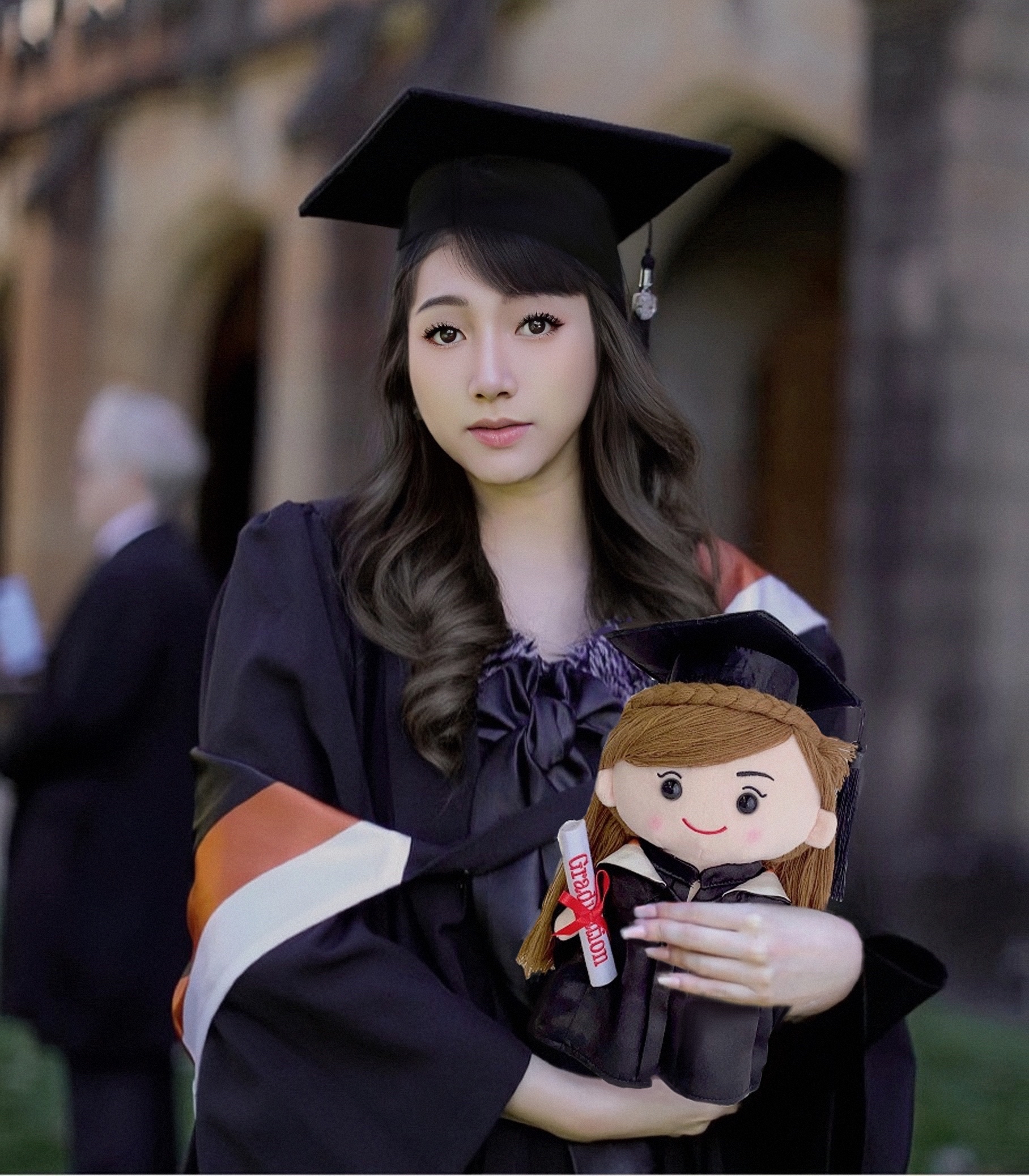 (非現貨)$700 自家公仔+訂製畢業袍