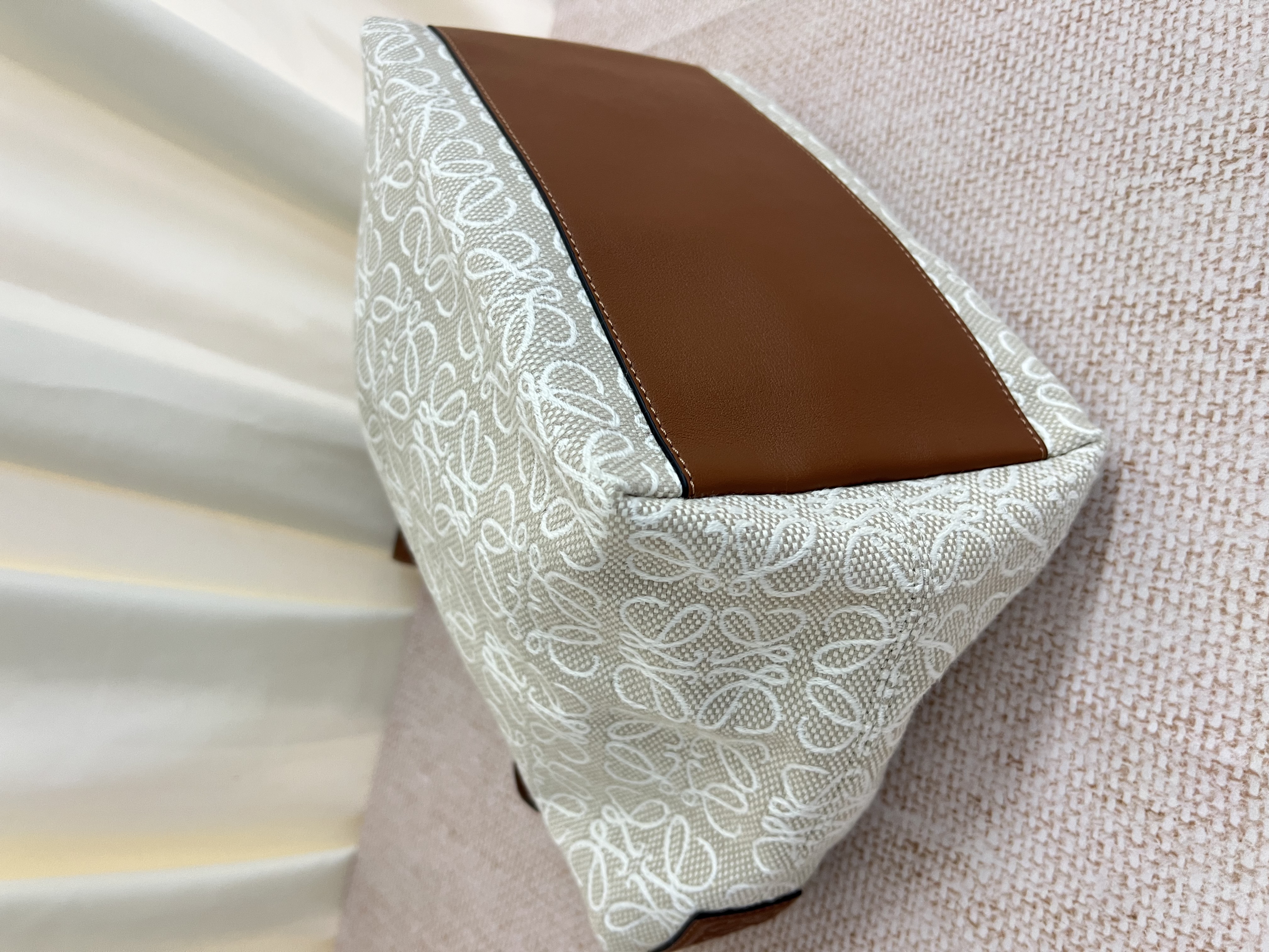 Pre-owned Loewe Cubi Anagram/ Product Code: 26041712