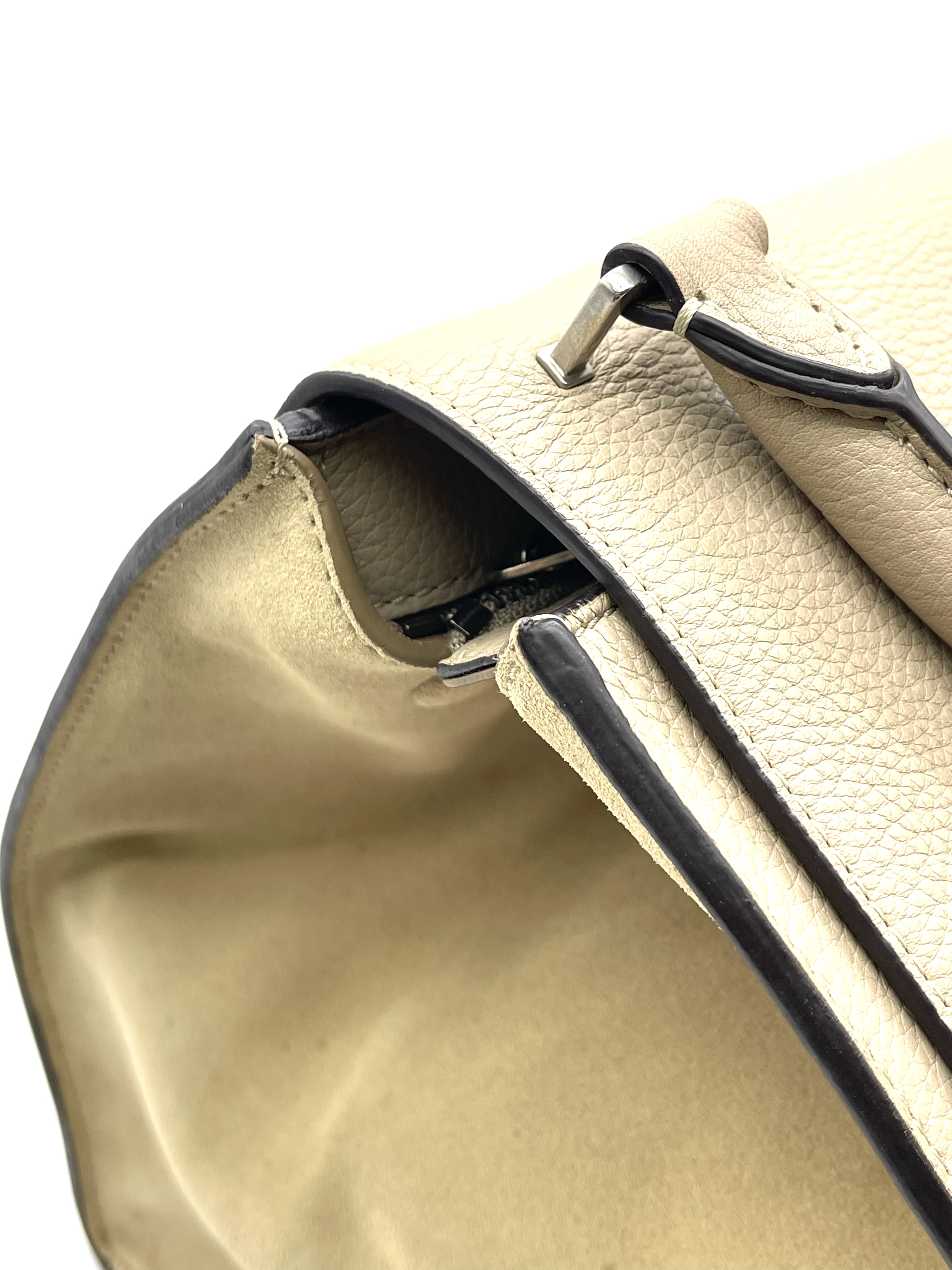 Pre-Owned CELINE Trapeze Bag / Product Code: 26042601