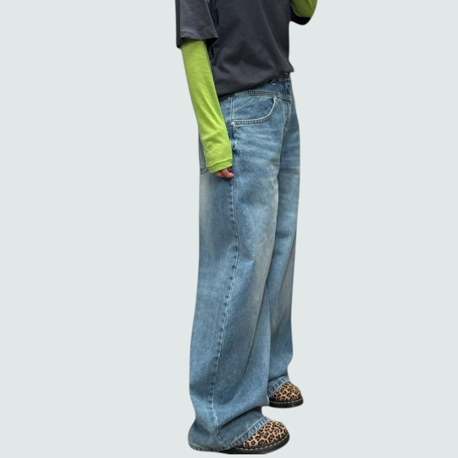 221030 洗水闊腳牛仔褲