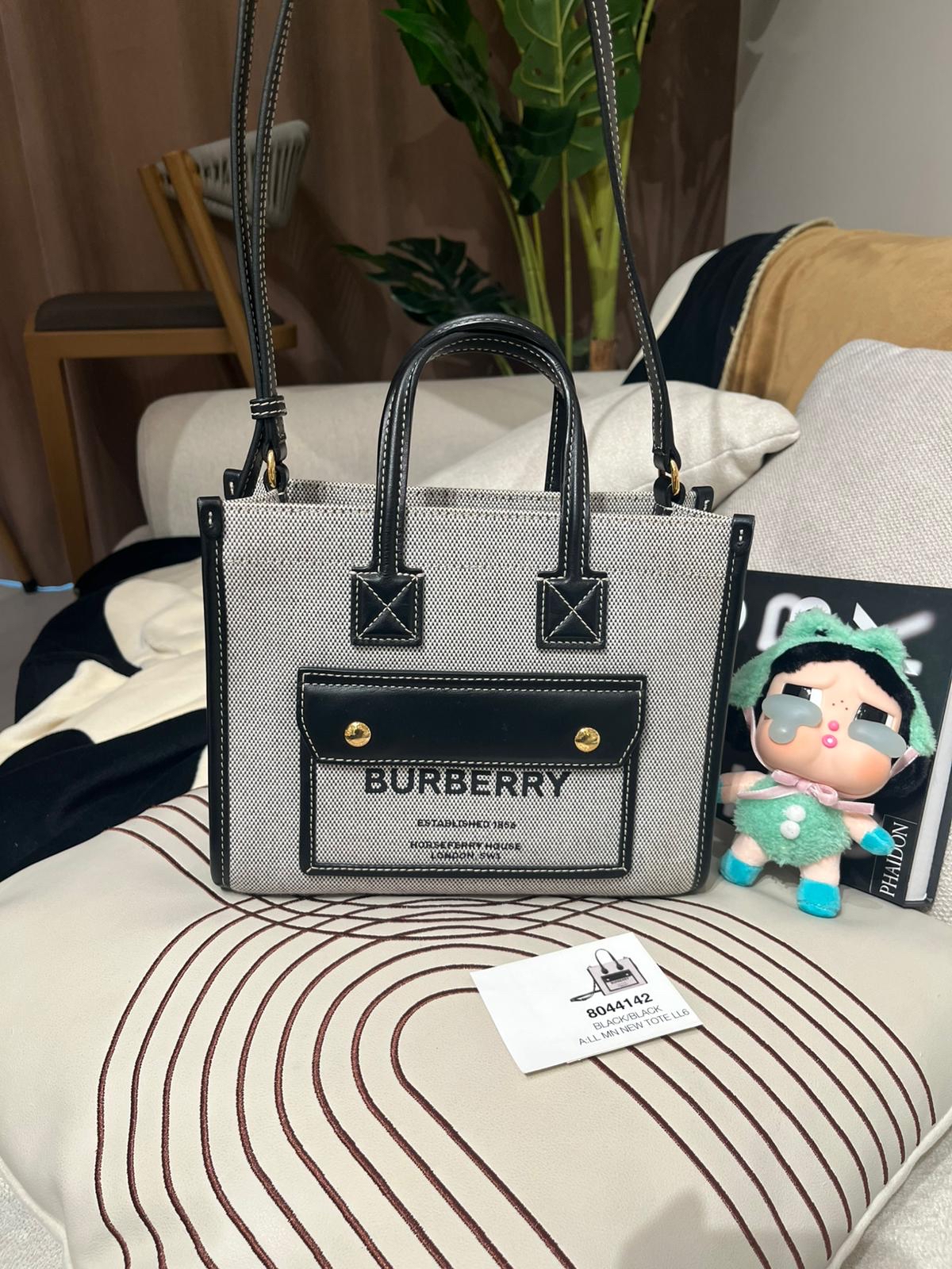 Burberry Freya 2way bag  100%Authentic, 98%new ✅dust bag 