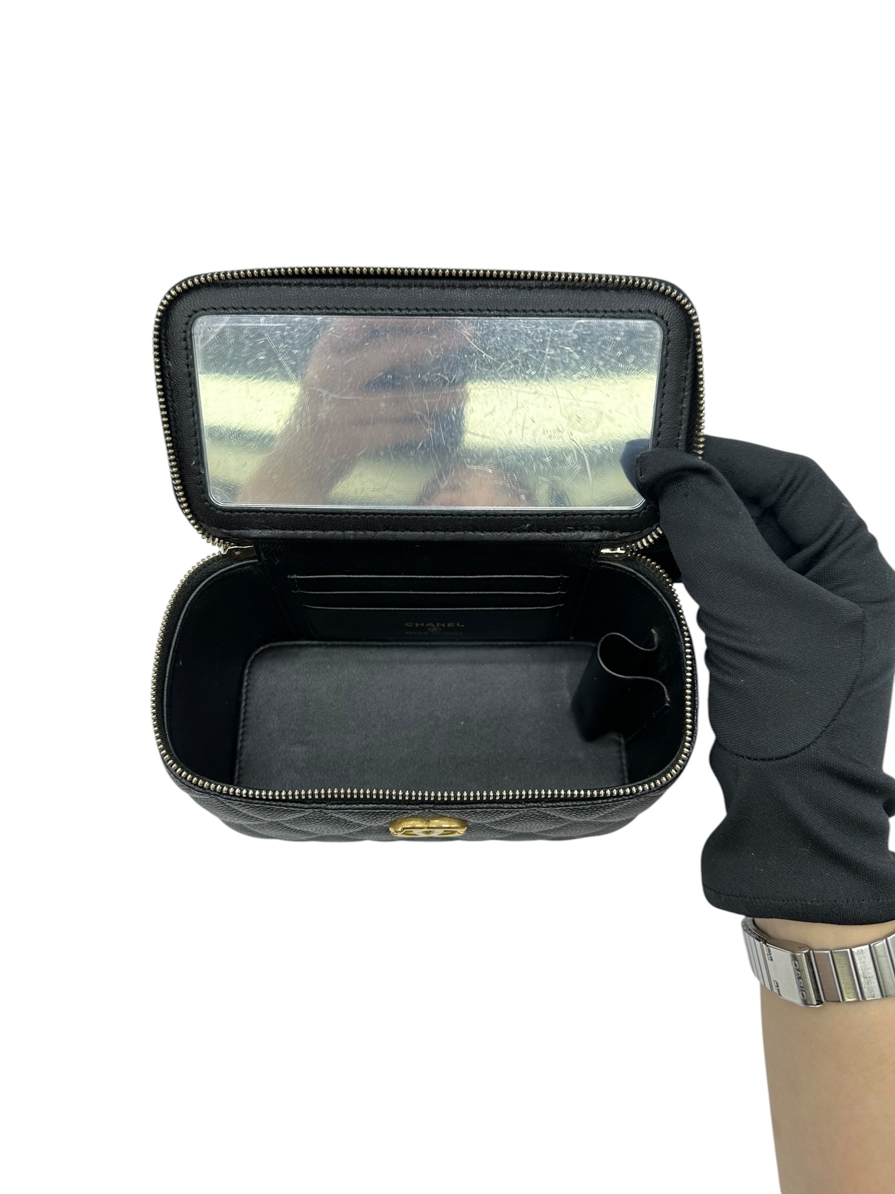 Pre-Owned CHANEL Vanity Case with Chain / Product Code: 080204