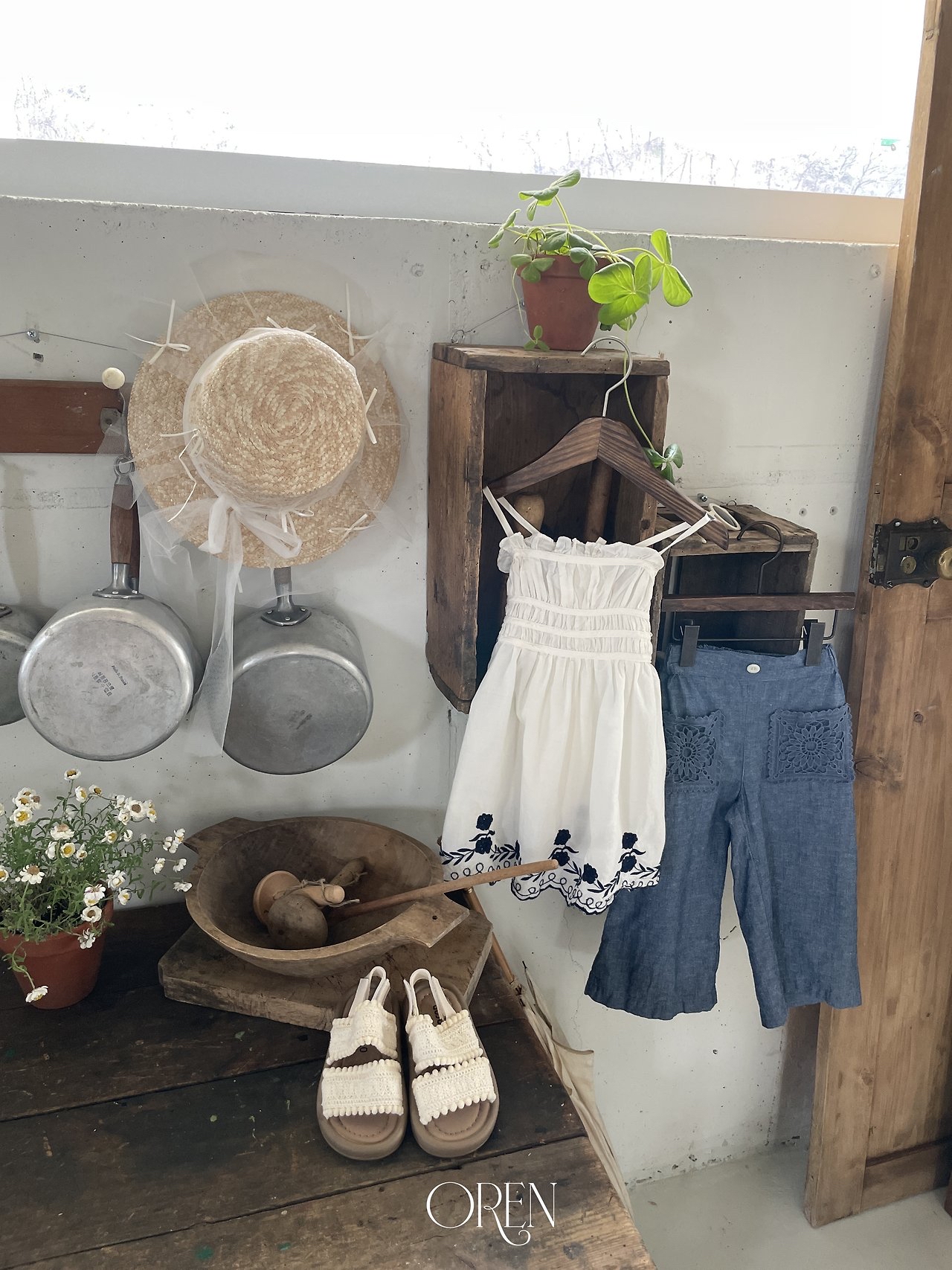 ☀️預訂 韓國直送☀️🇰🇷Oren Solenne花卉刺繡吊帶連身裙