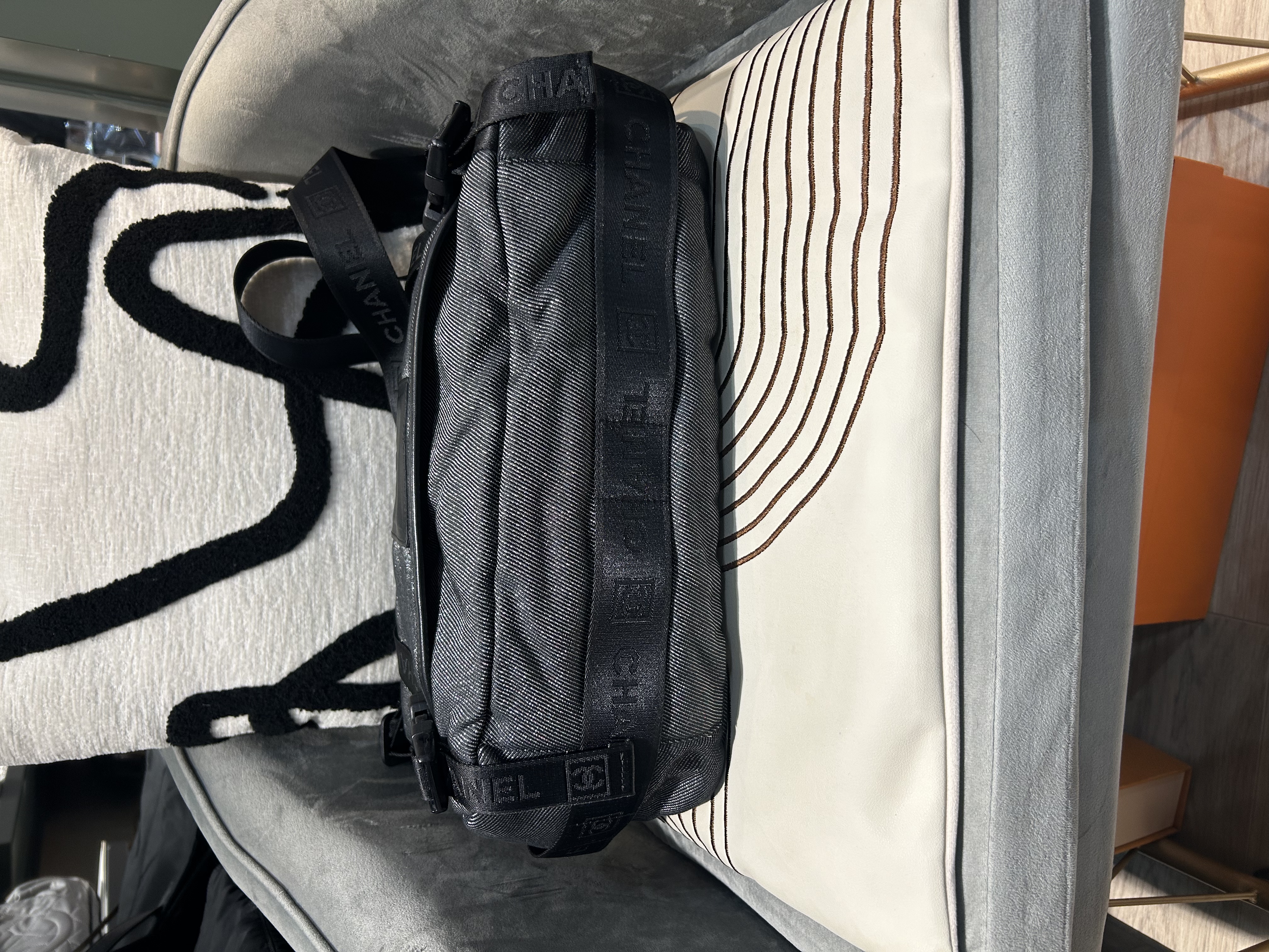CHANEL CROSSBODY BAG Sporty 100%Authentic, 95%New ✅10CARD✅防塵袋 