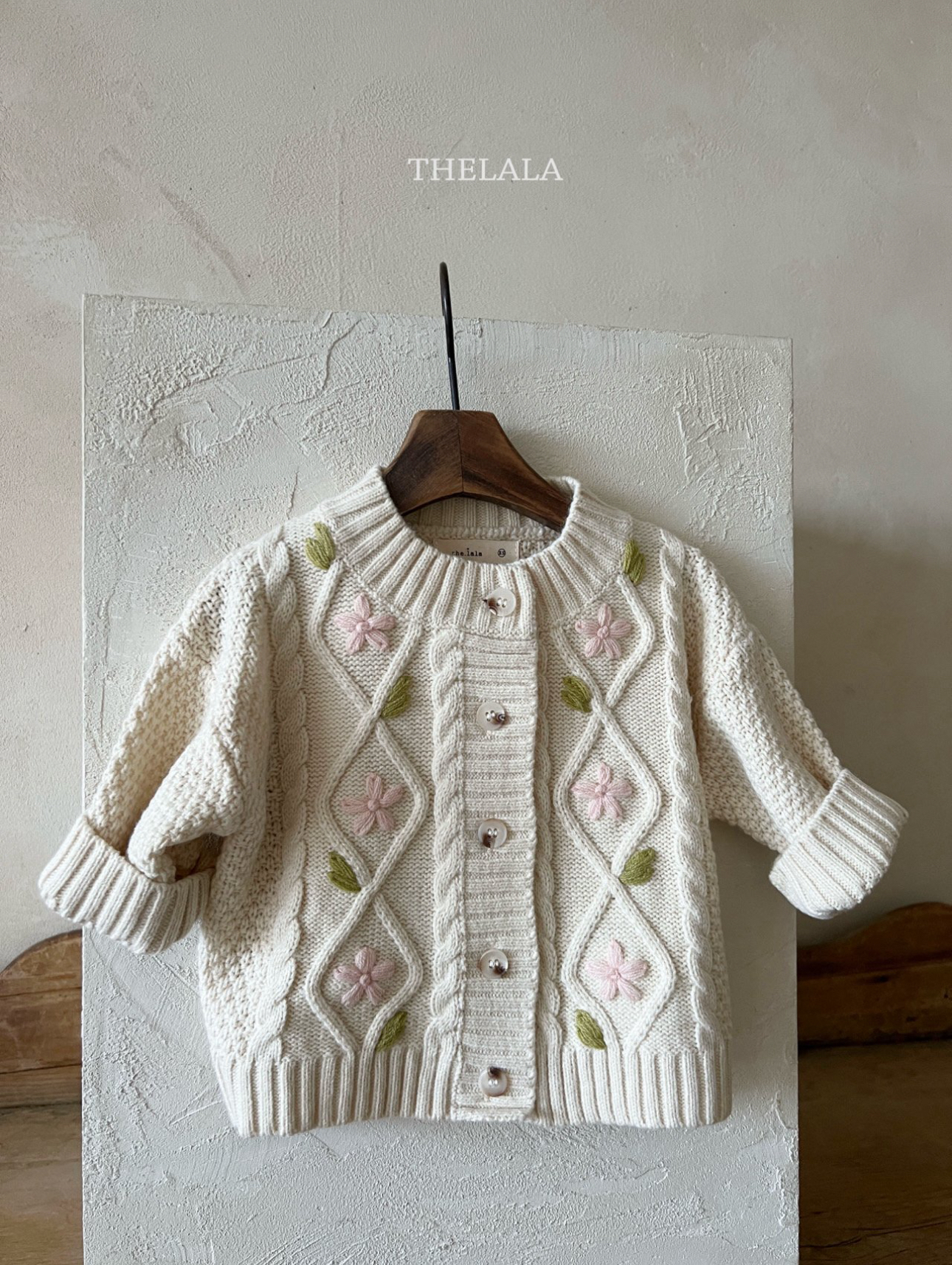 🌸預訂 韓國直送🌸🇰🇷THELALA花卉繡線麻花針織開襟外套