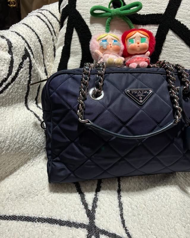 PRADA nylon shoulder  bag navy 100%Authentic, 95%new ✅Dust bag